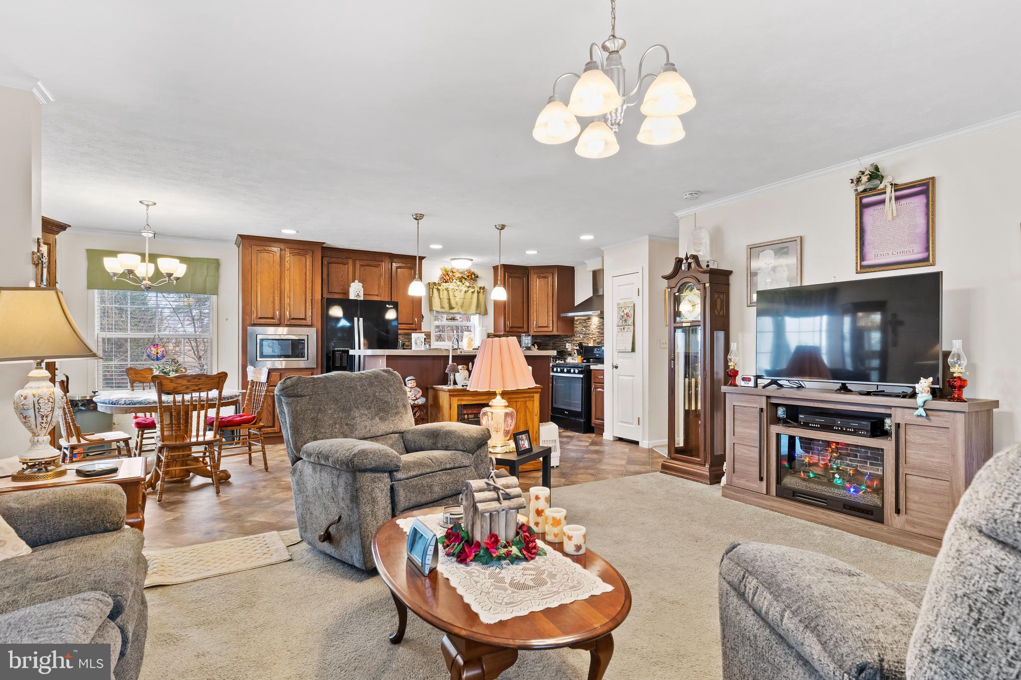 PINE MANOR - Residential