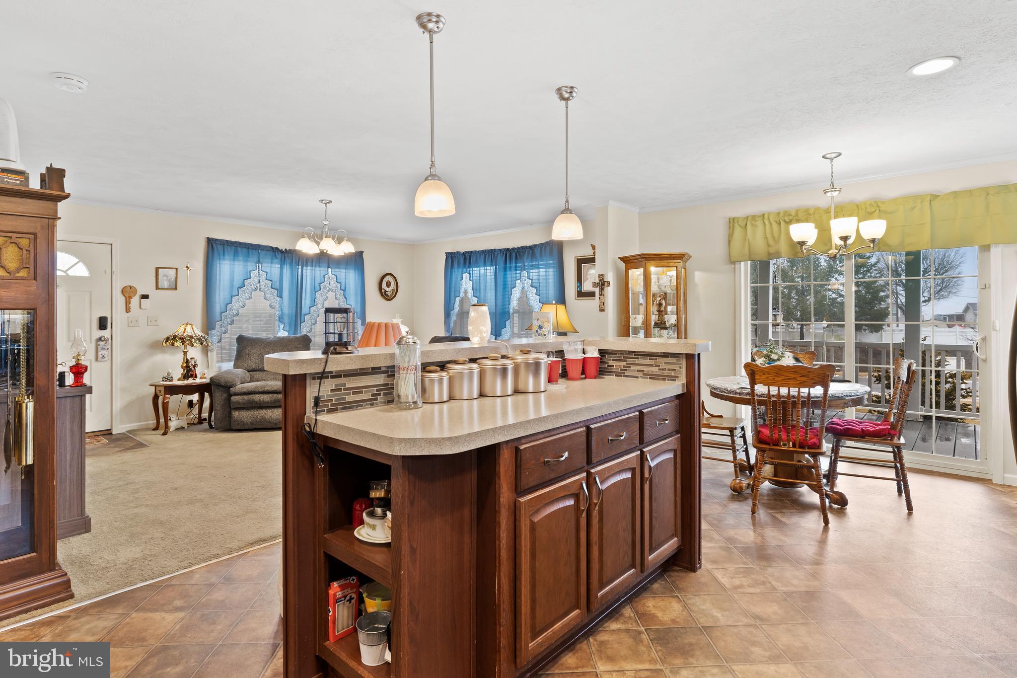 PINE MANOR - Residential