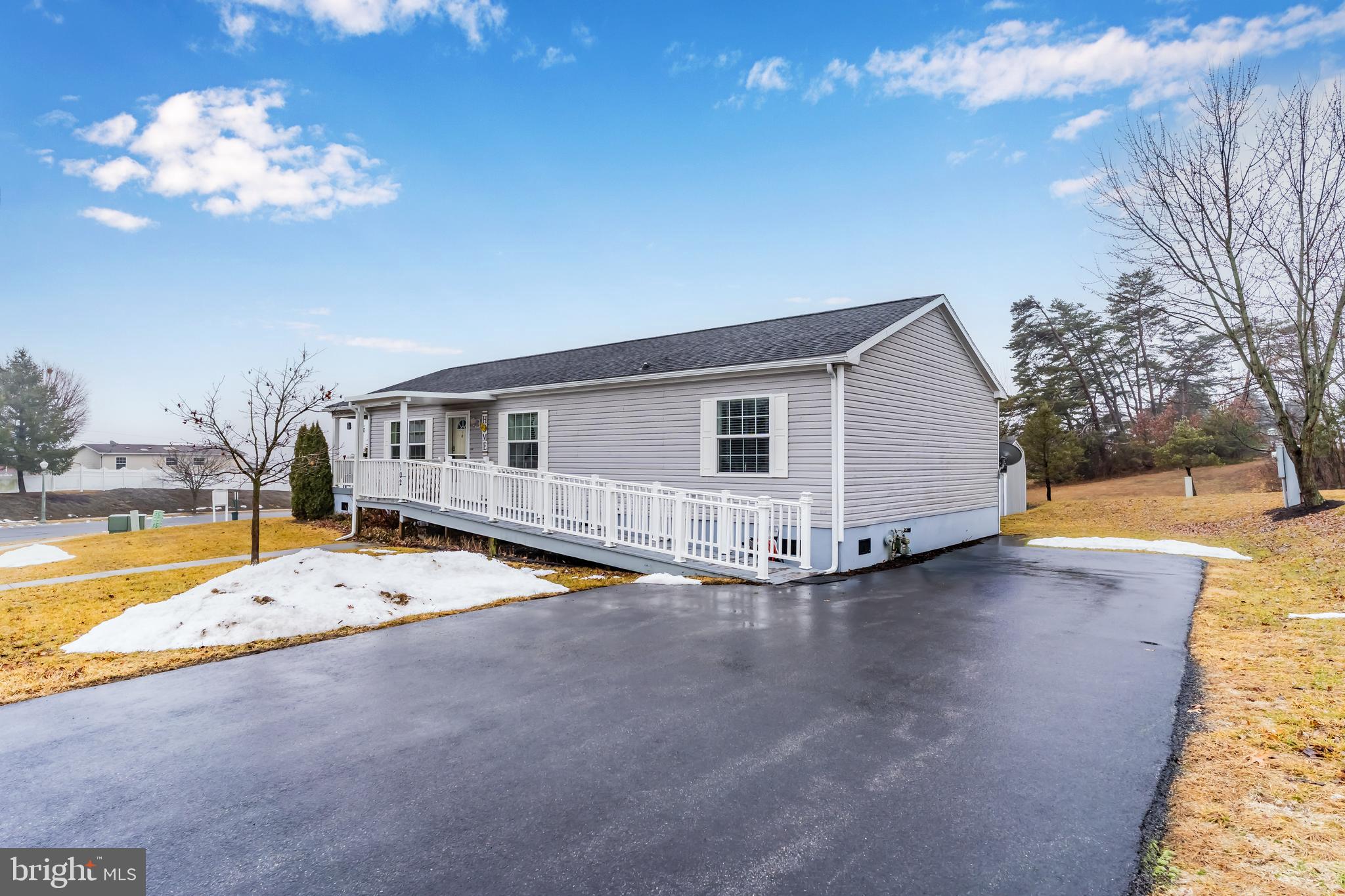 PINE MANOR - Residential