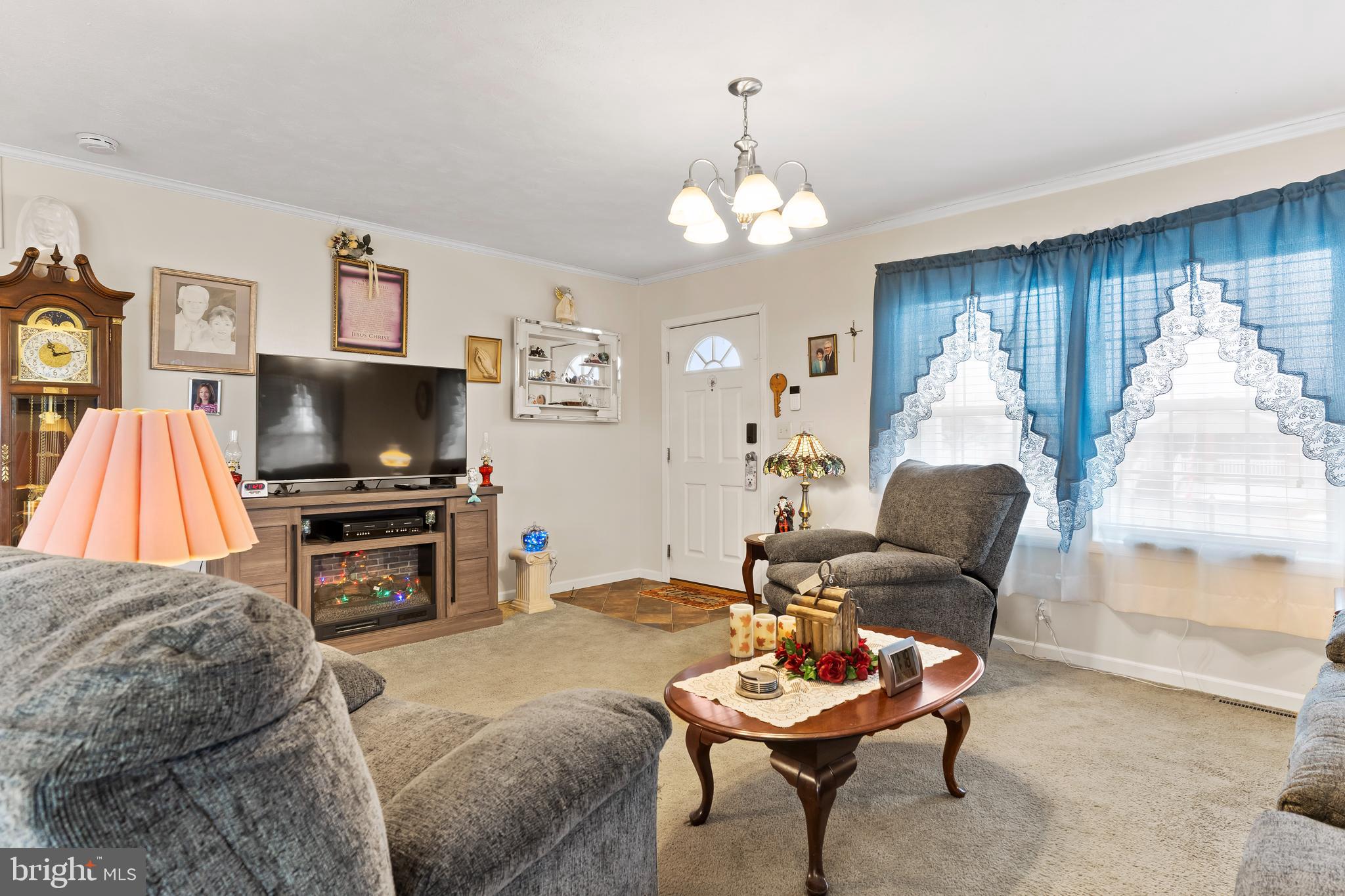 PINE MANOR - Residential