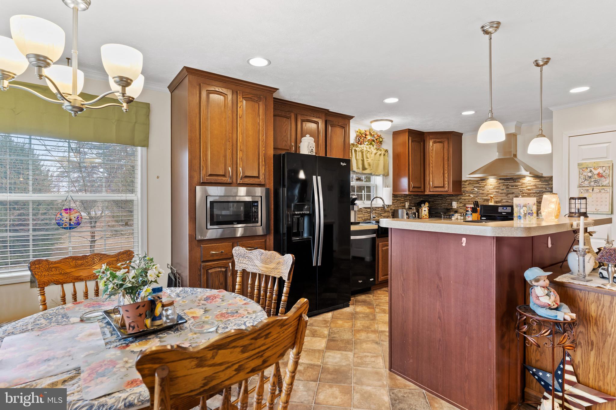 PINE MANOR - Residential