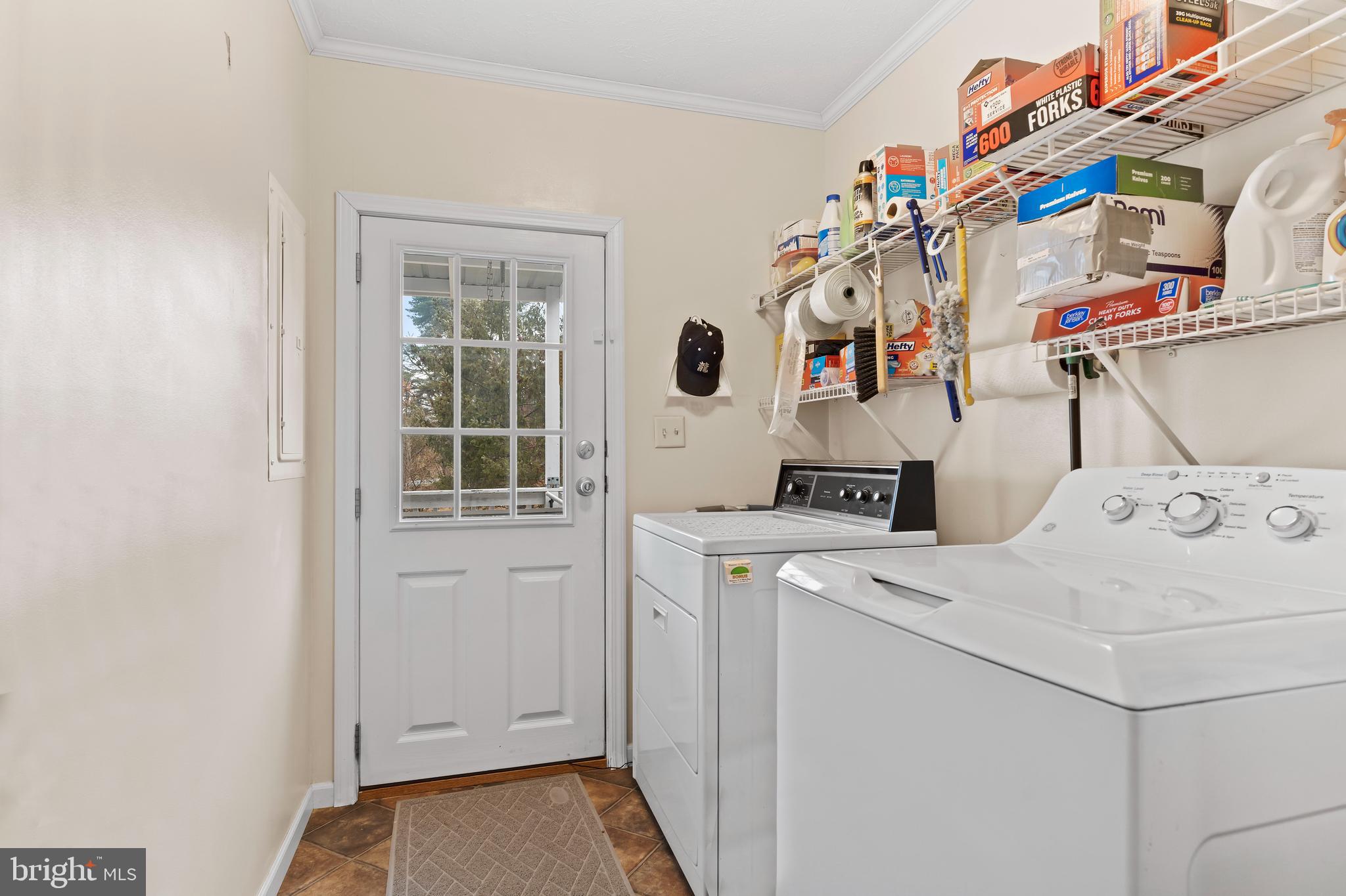 PINE MANOR - Residential