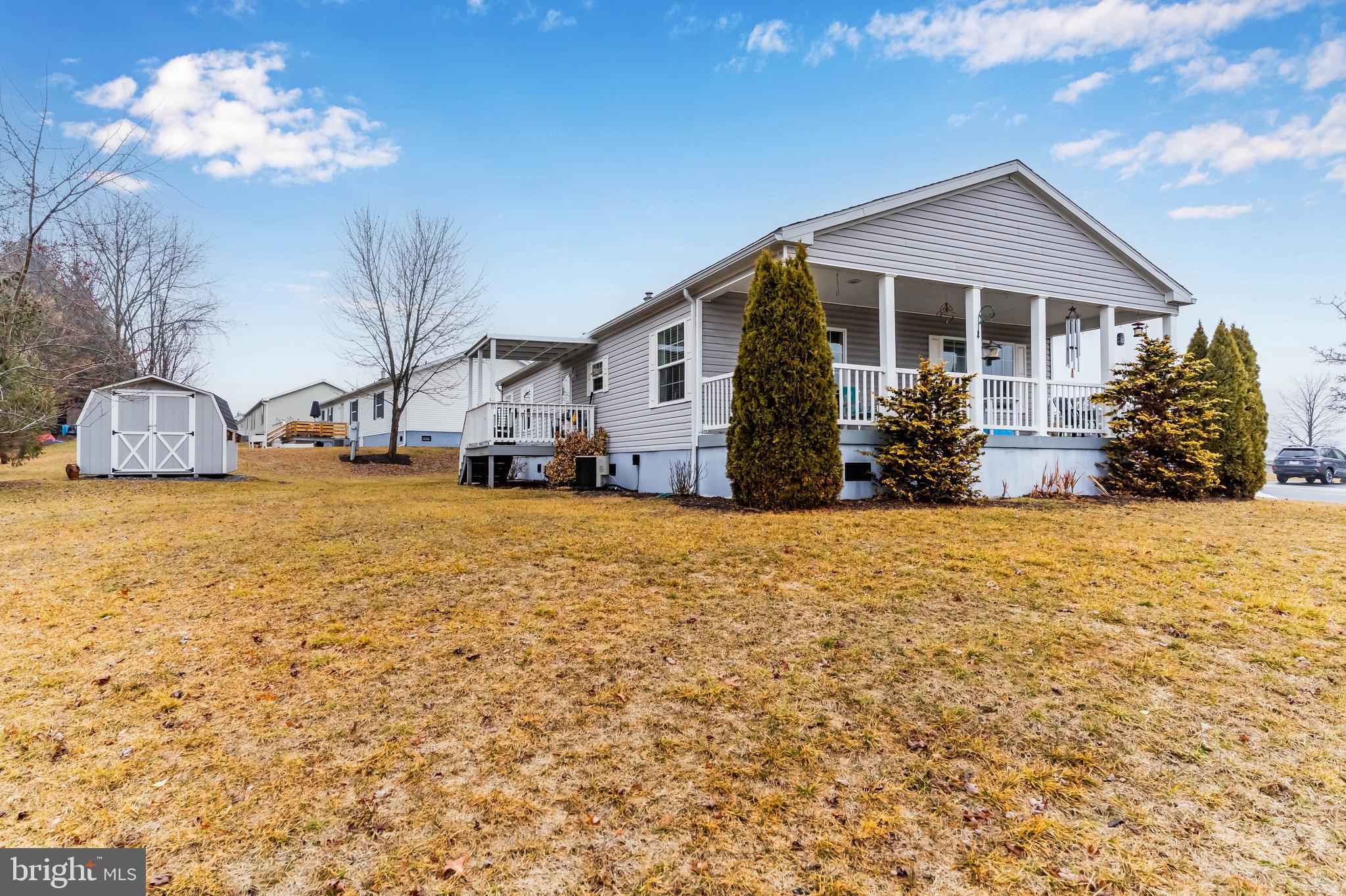 PINE MANOR - Residential