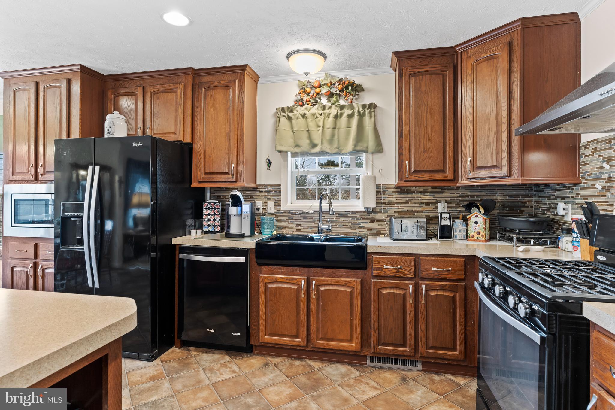 PINE MANOR - Residential