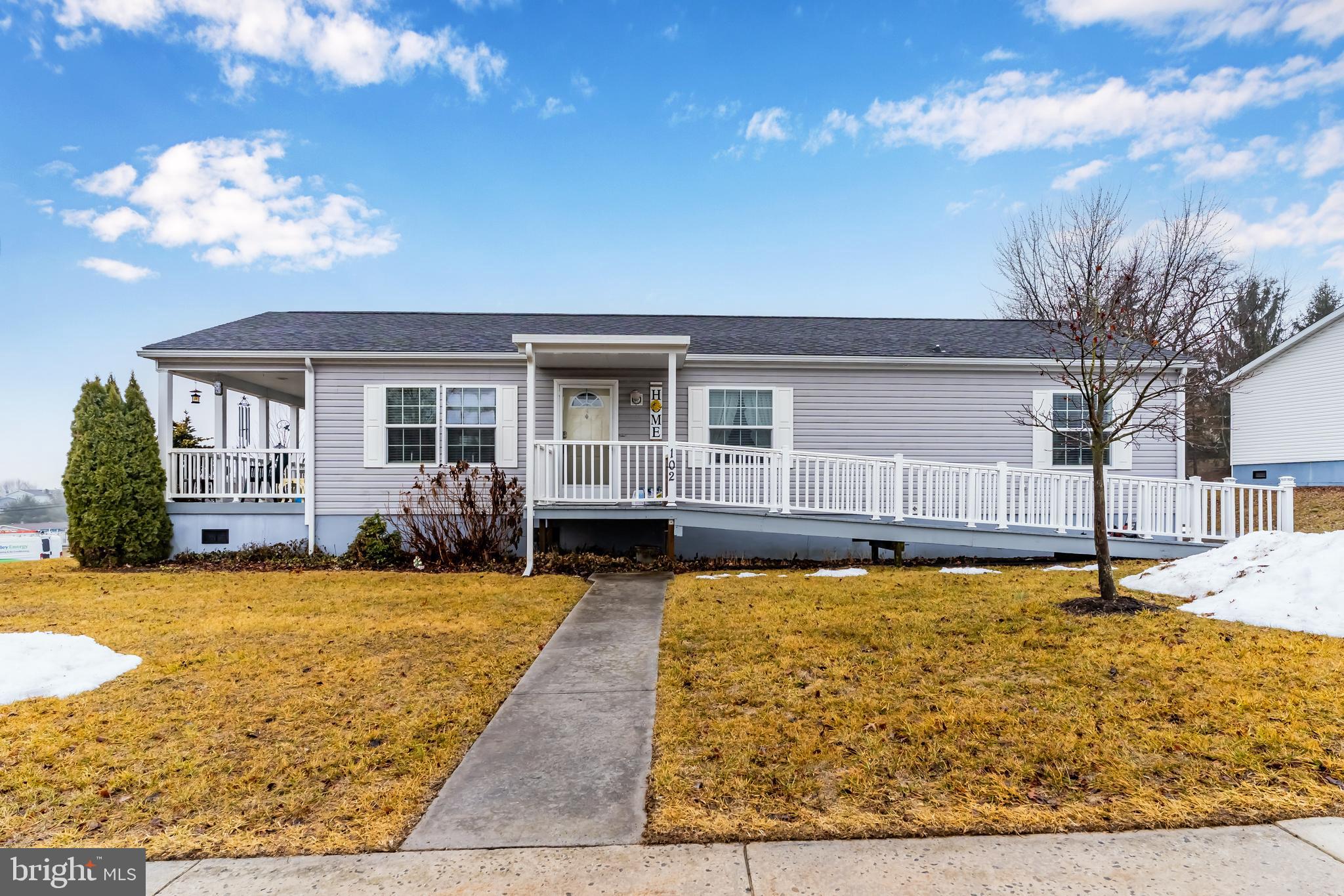 PINE MANOR - Residential