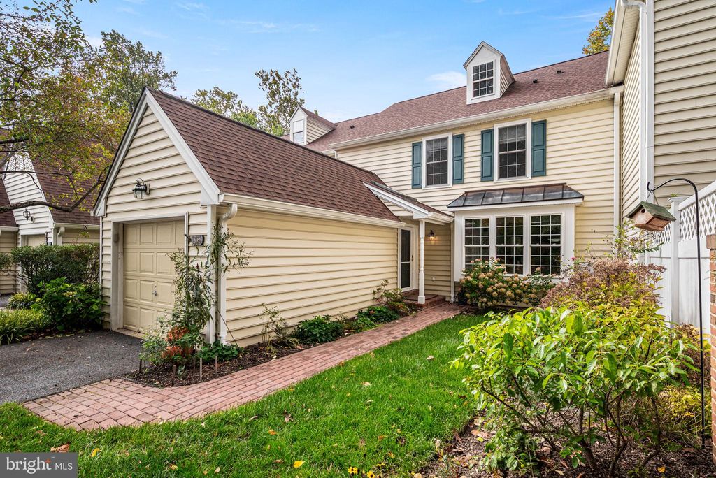 Photo of 102 Dundee Mills Lane, WALLINGFORD, PA 19086 (MLS # PADE2102222)