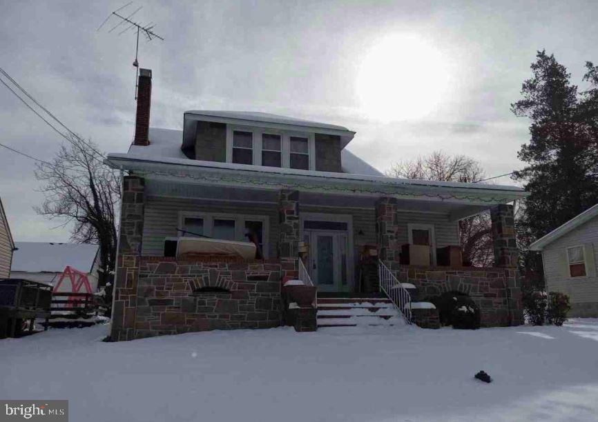 Great Opportunity to own this single-family home with potential. This home was built in 1930 and features 3 bedrooms and 2.1 bathrooms, with plenty of living space. ***SPECIAL NOTES: (1) This is a CASH ONLY transaction. (2) Seller to pay Taxes, HOA, and Municipal/Utility Liens. (3) Please read the Auction disclaimers carefully before placing a bid or submitting an offer. ***
