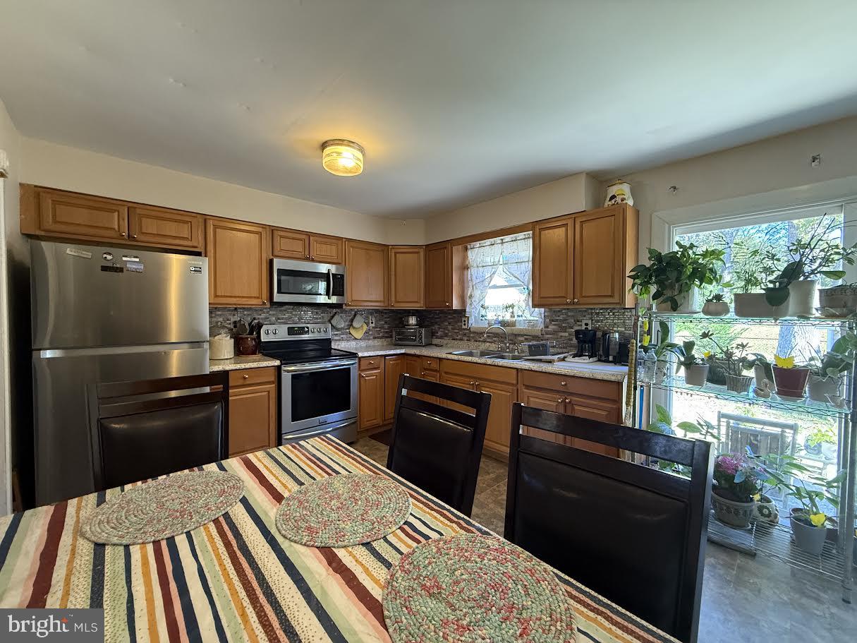 111 HUCKLEBERRY LANE