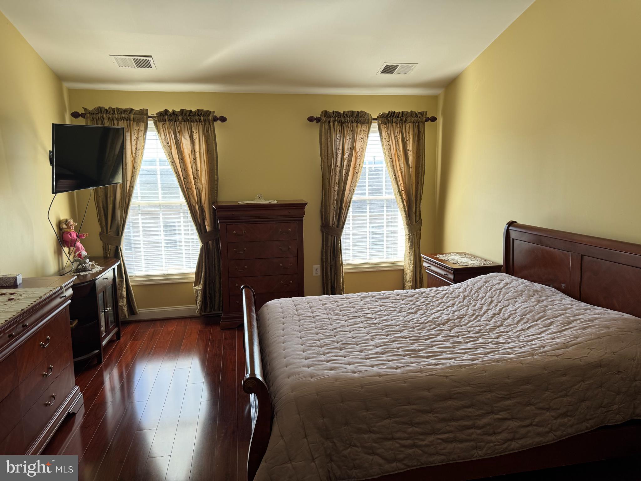 BRADDOCK CORNER - Residential Lease