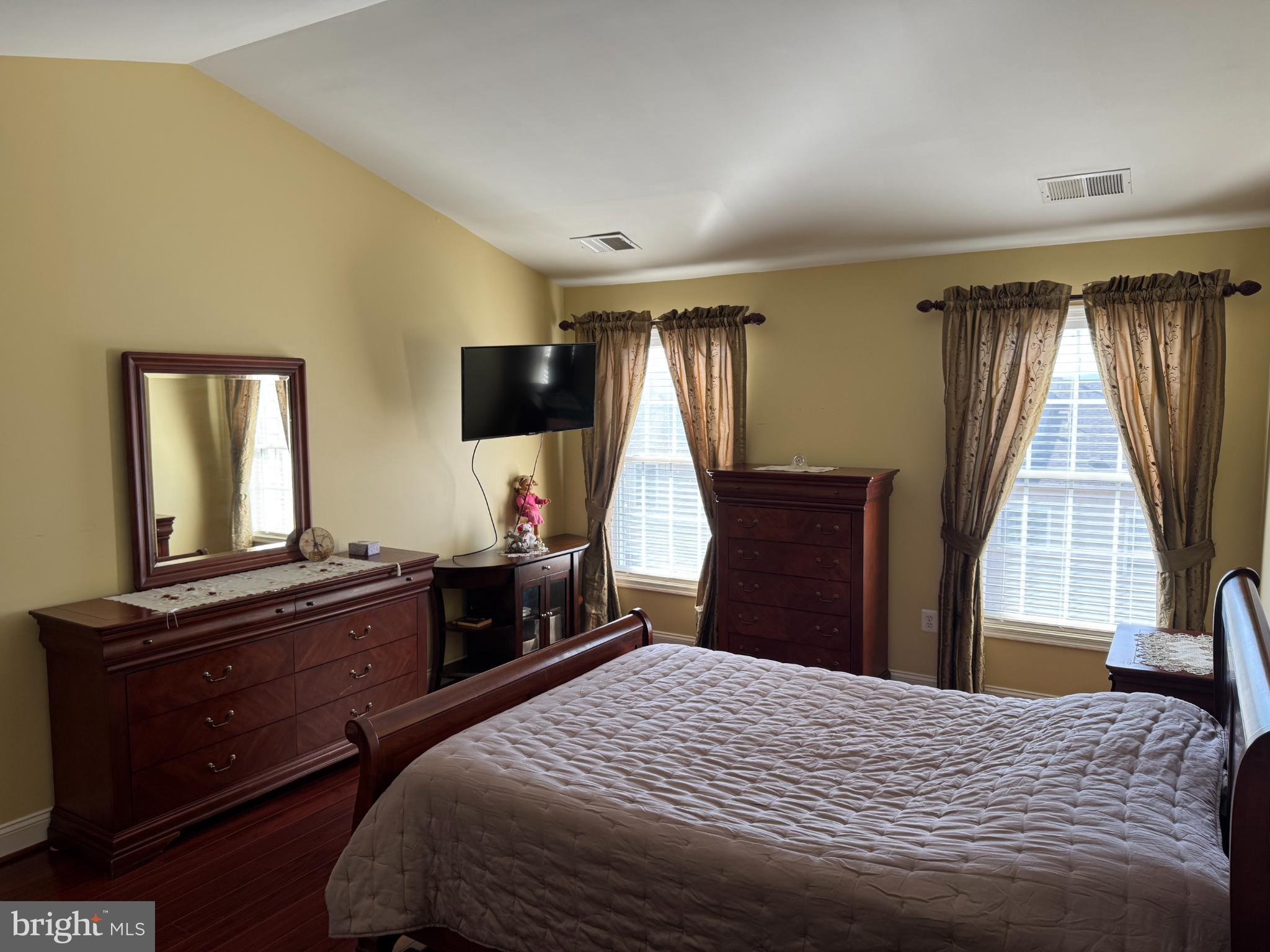 BRADDOCK CORNER - Residential Lease