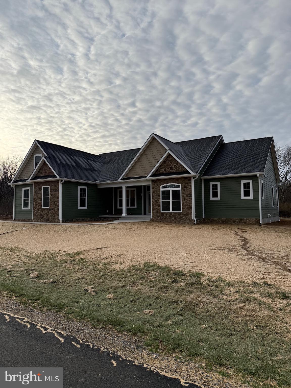 269 STORMFIELD DRIVE W