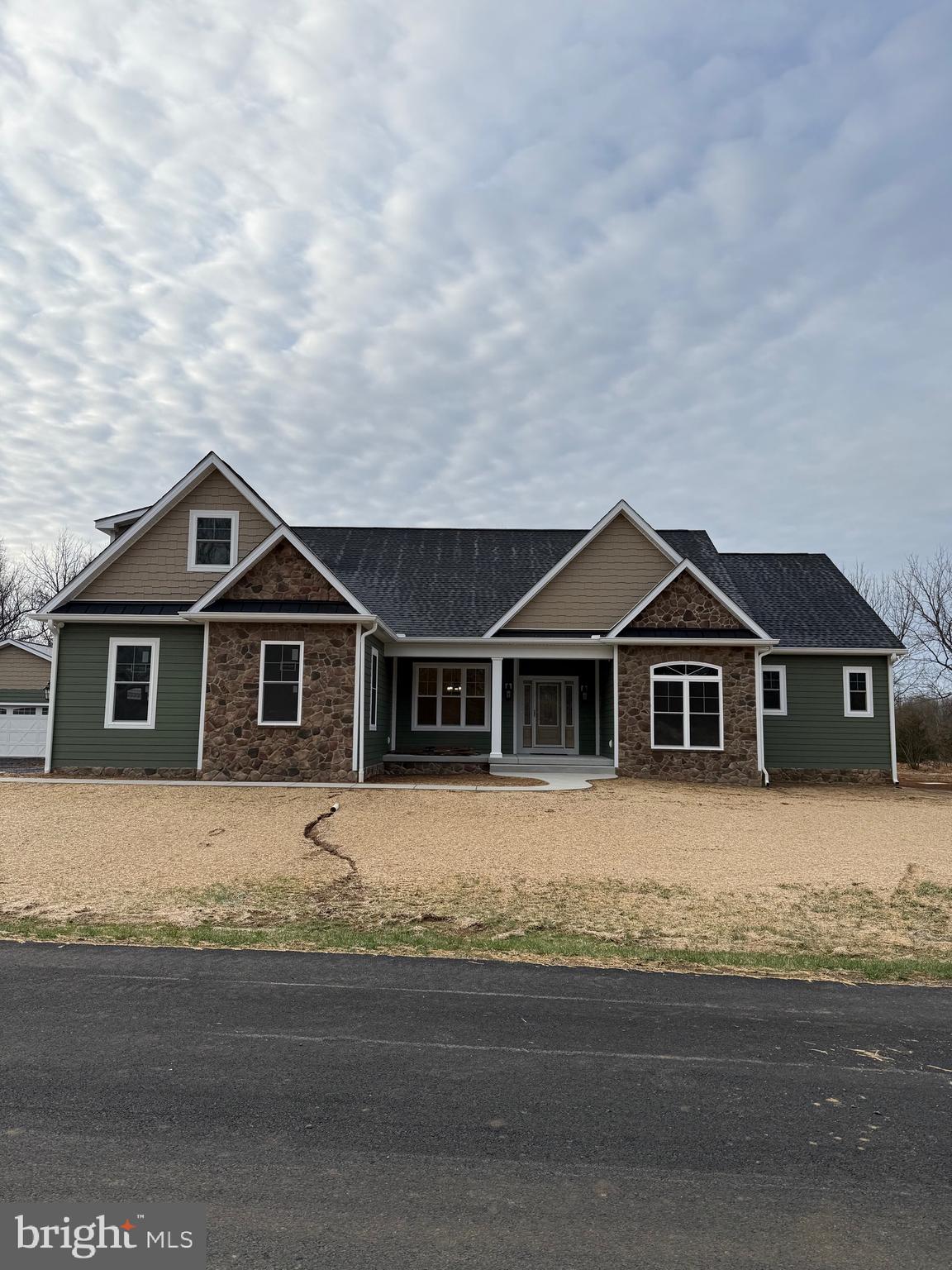 269 STORMFIELD DRIVE W