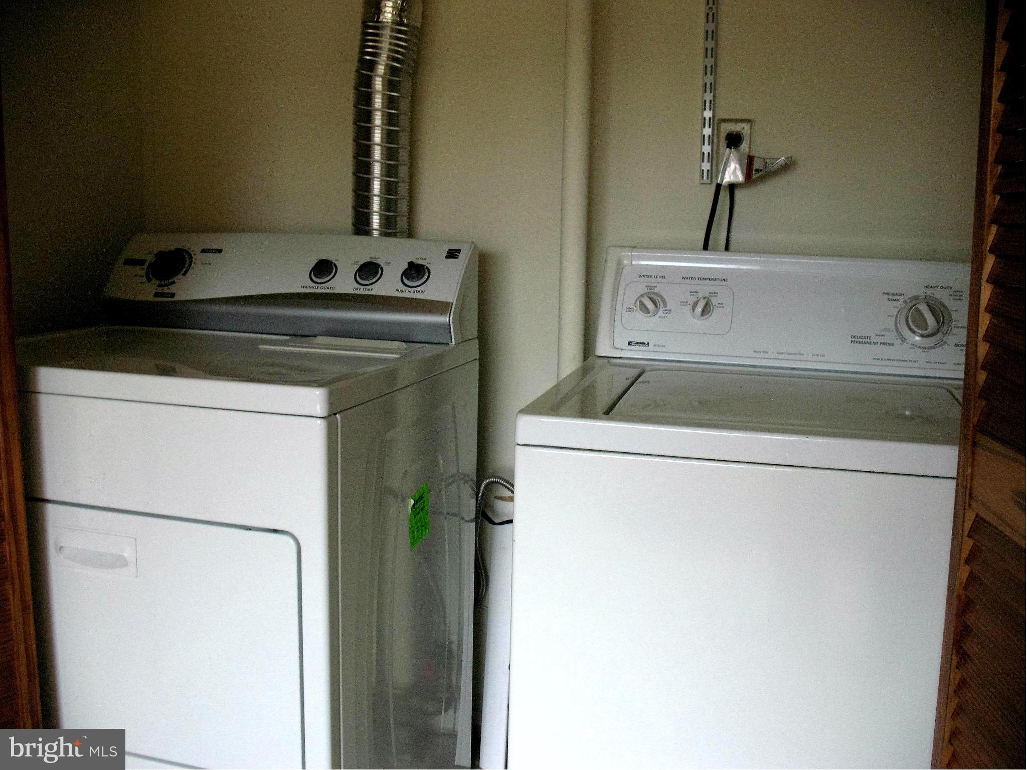 CHERRY GLEN CONDOS - Residential Lease