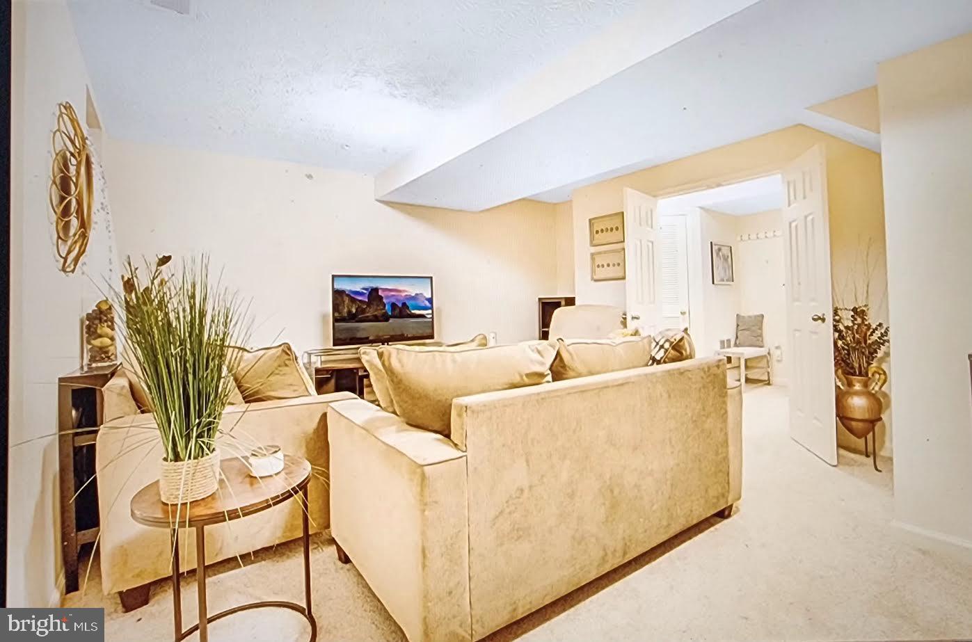 RUSSETT - Residential