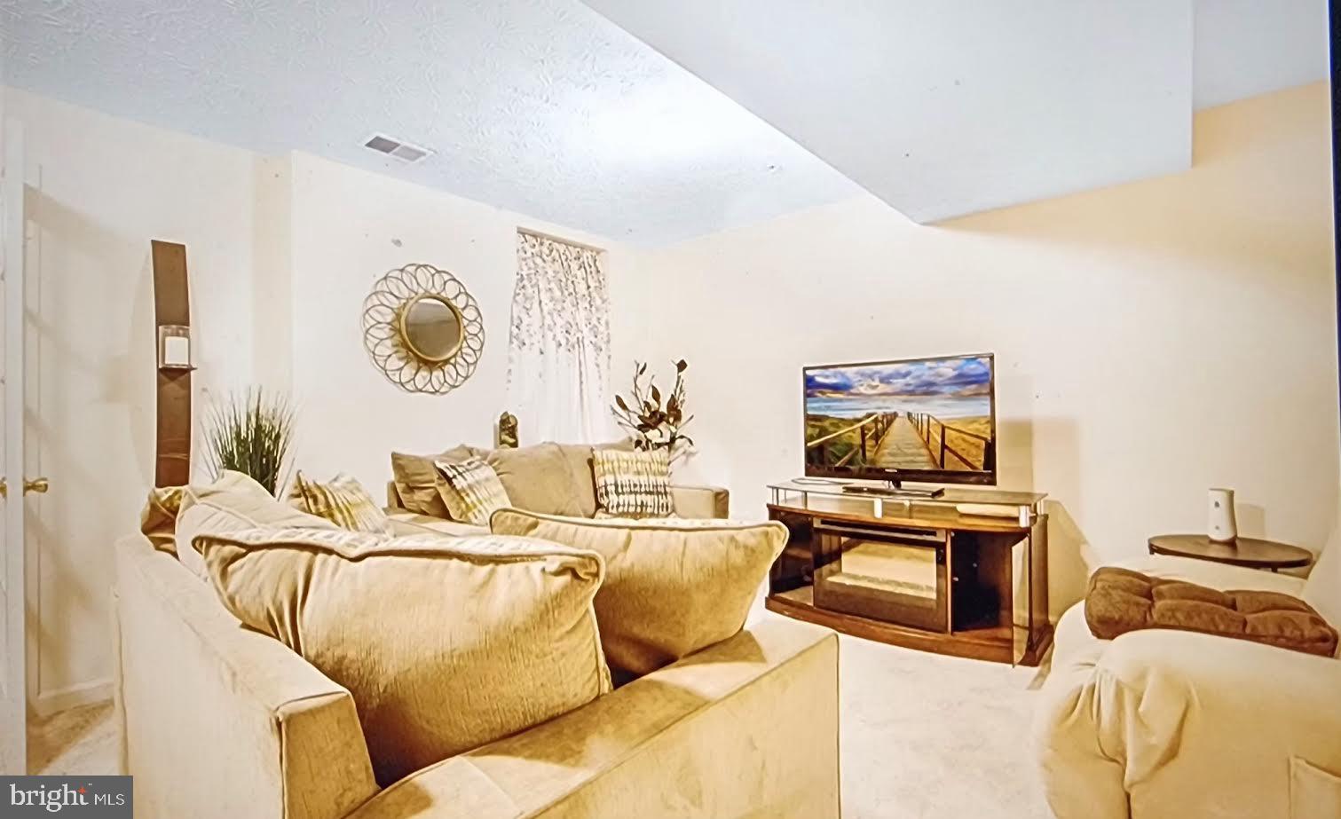 RUSSETT - Residential