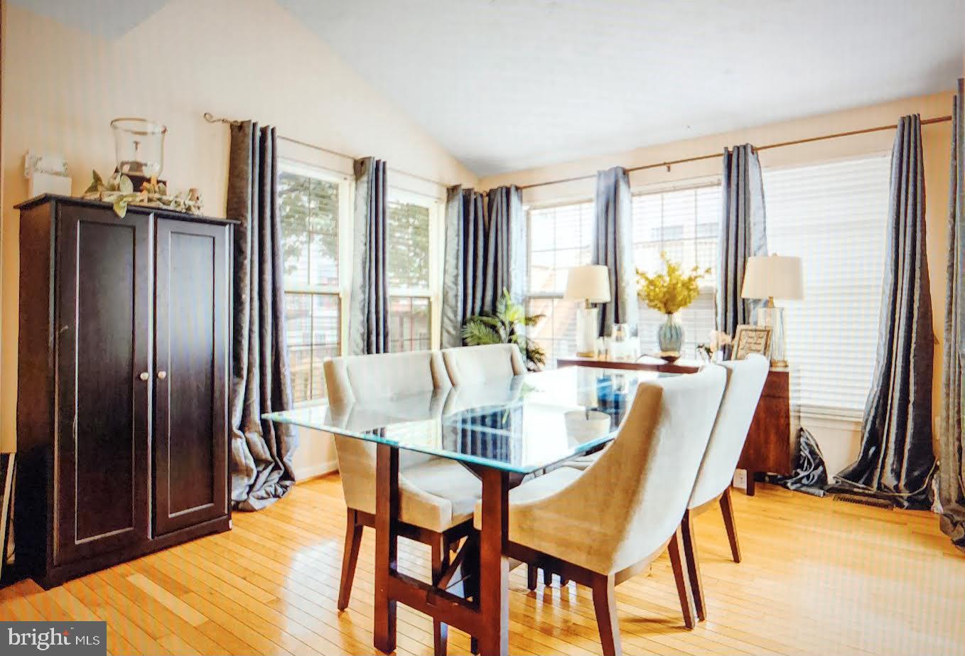 RUSSETT - Residential