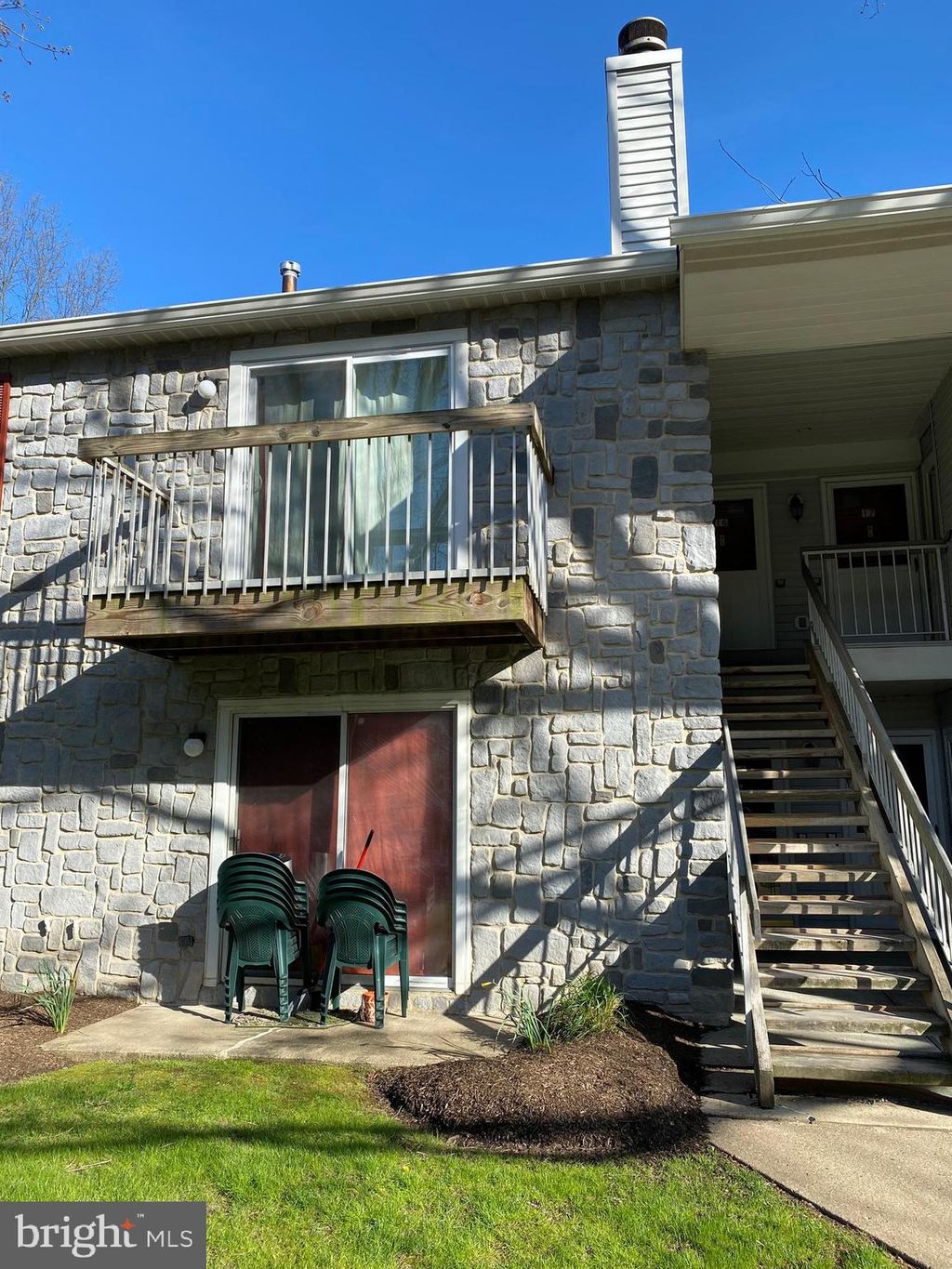 Photo of 15 Azalea Court, LAWRENCE, NJ 08648 (MLS # NJME2065502)