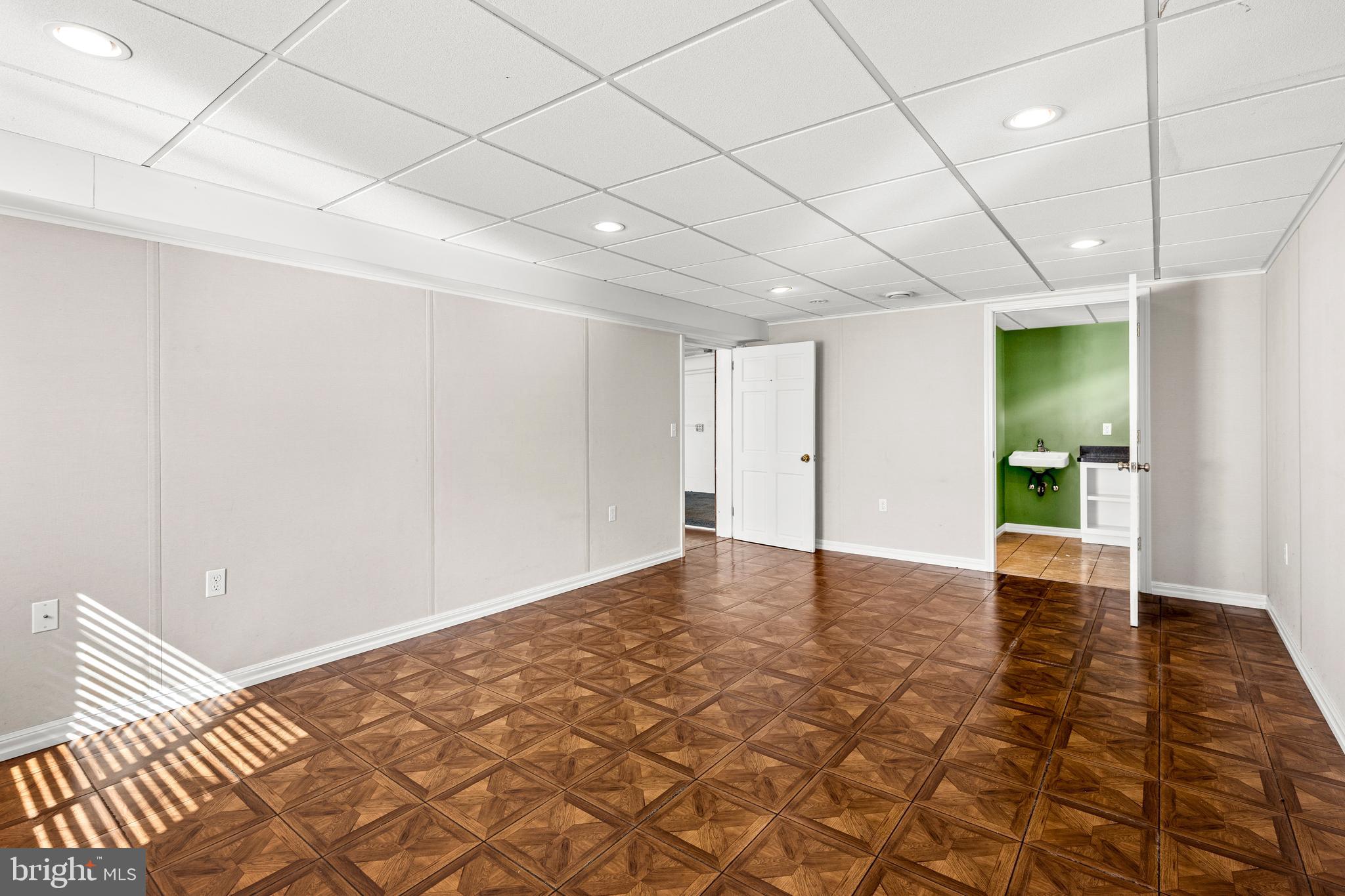 NEW HOLLAND - Residential