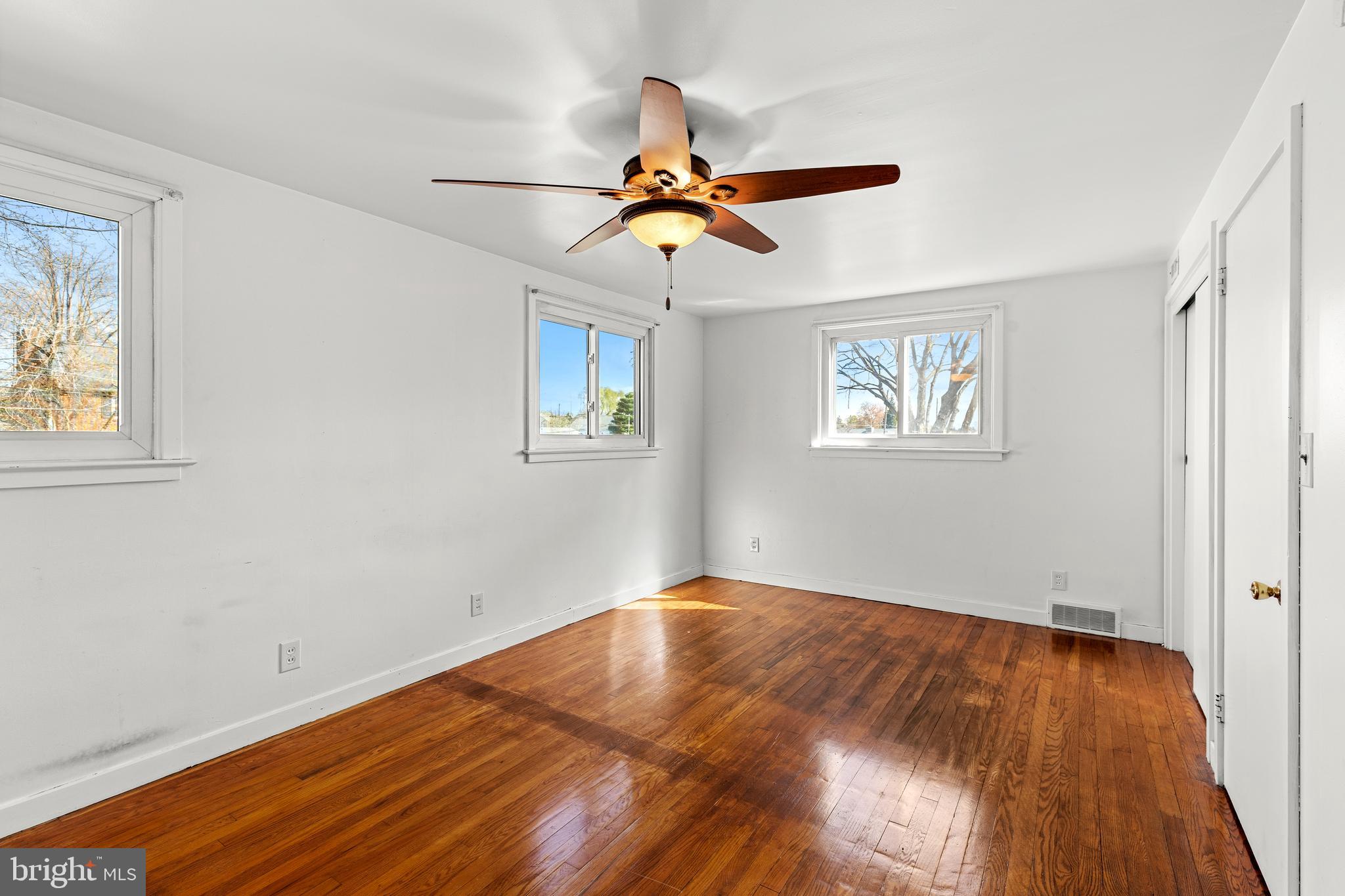 NEW HOLLAND - Residential