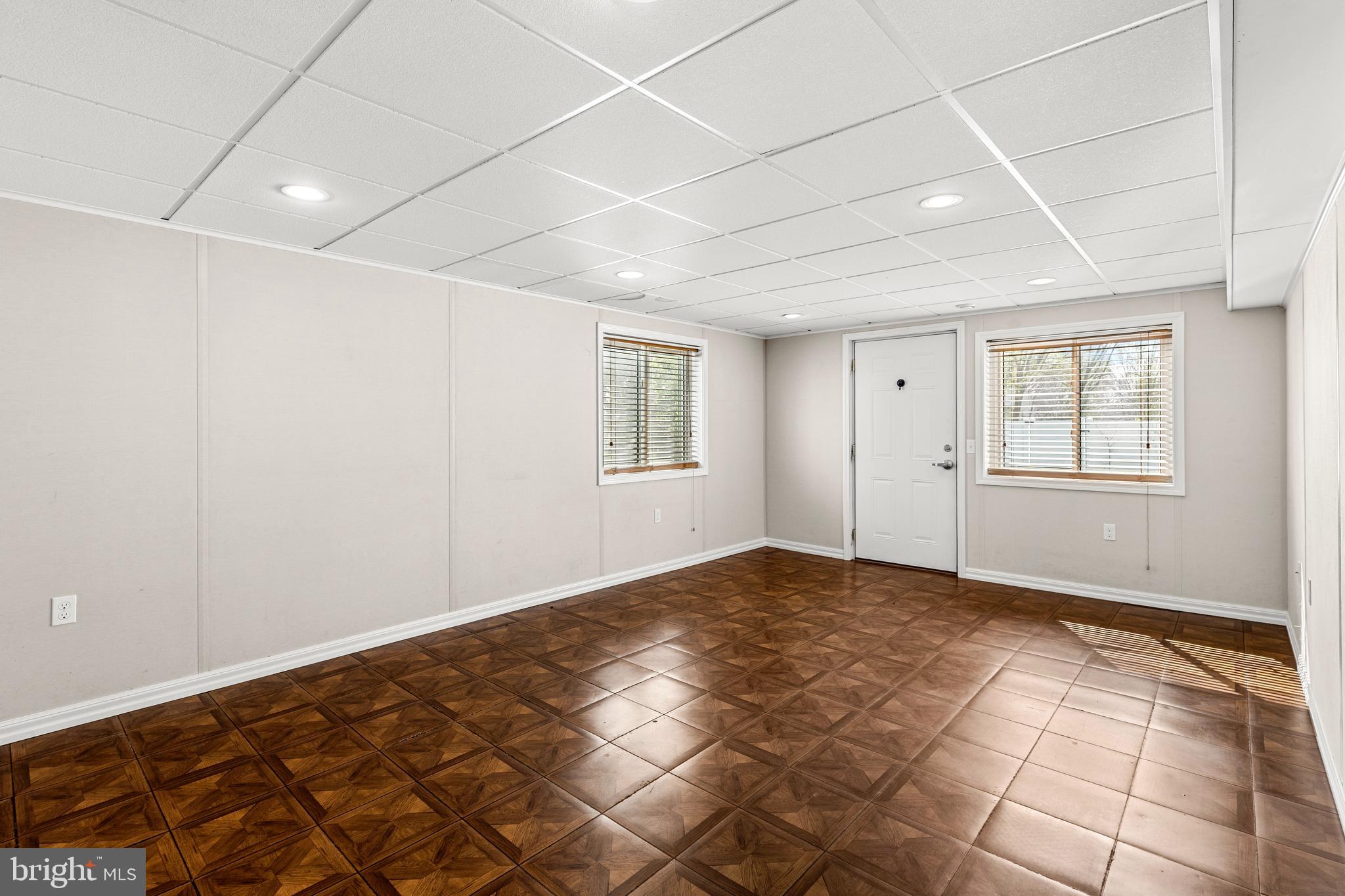 NEW HOLLAND - Residential