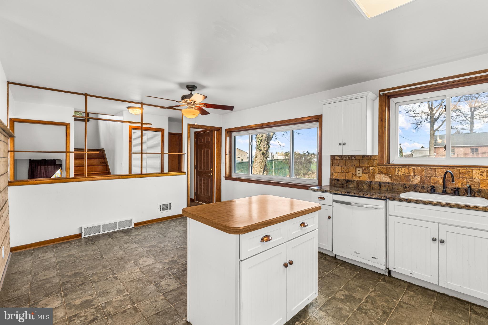 NEW HOLLAND - Residential