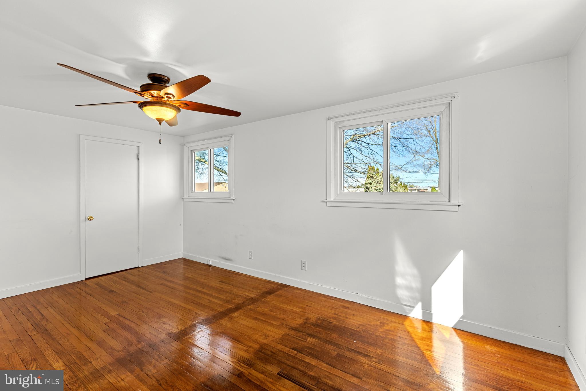 NEW HOLLAND - Residential