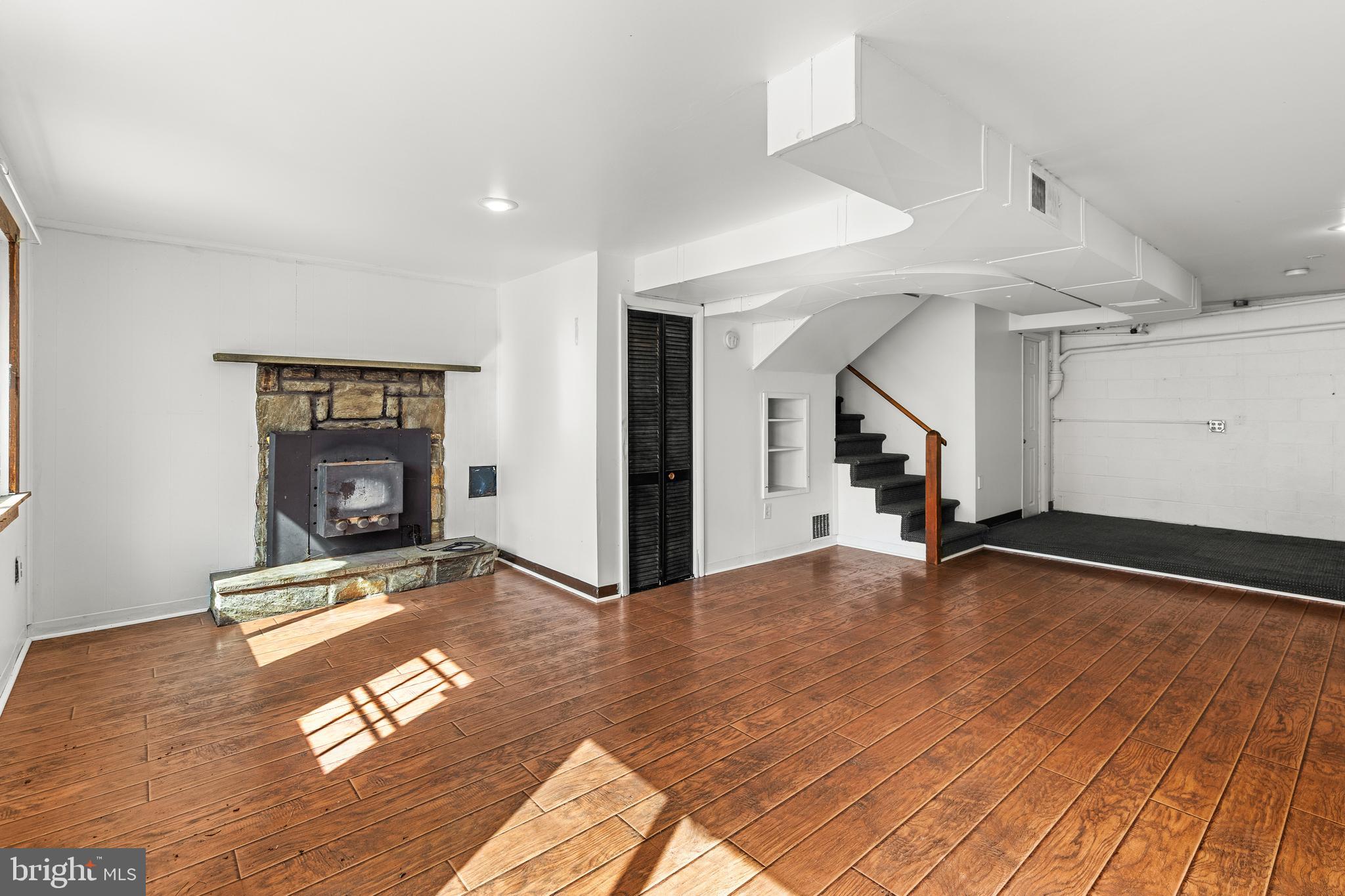 NEW HOLLAND - Residential