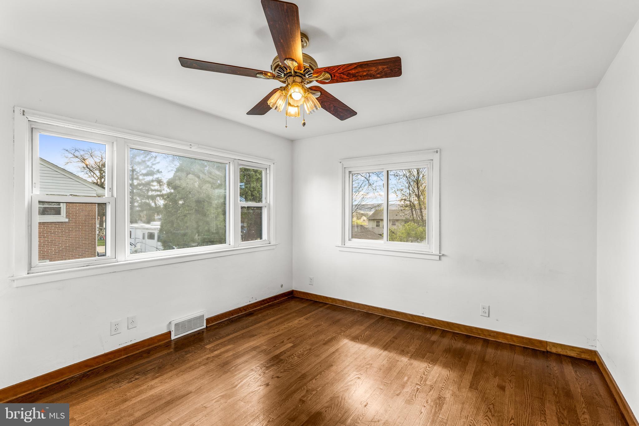 NEW HOLLAND - Residential