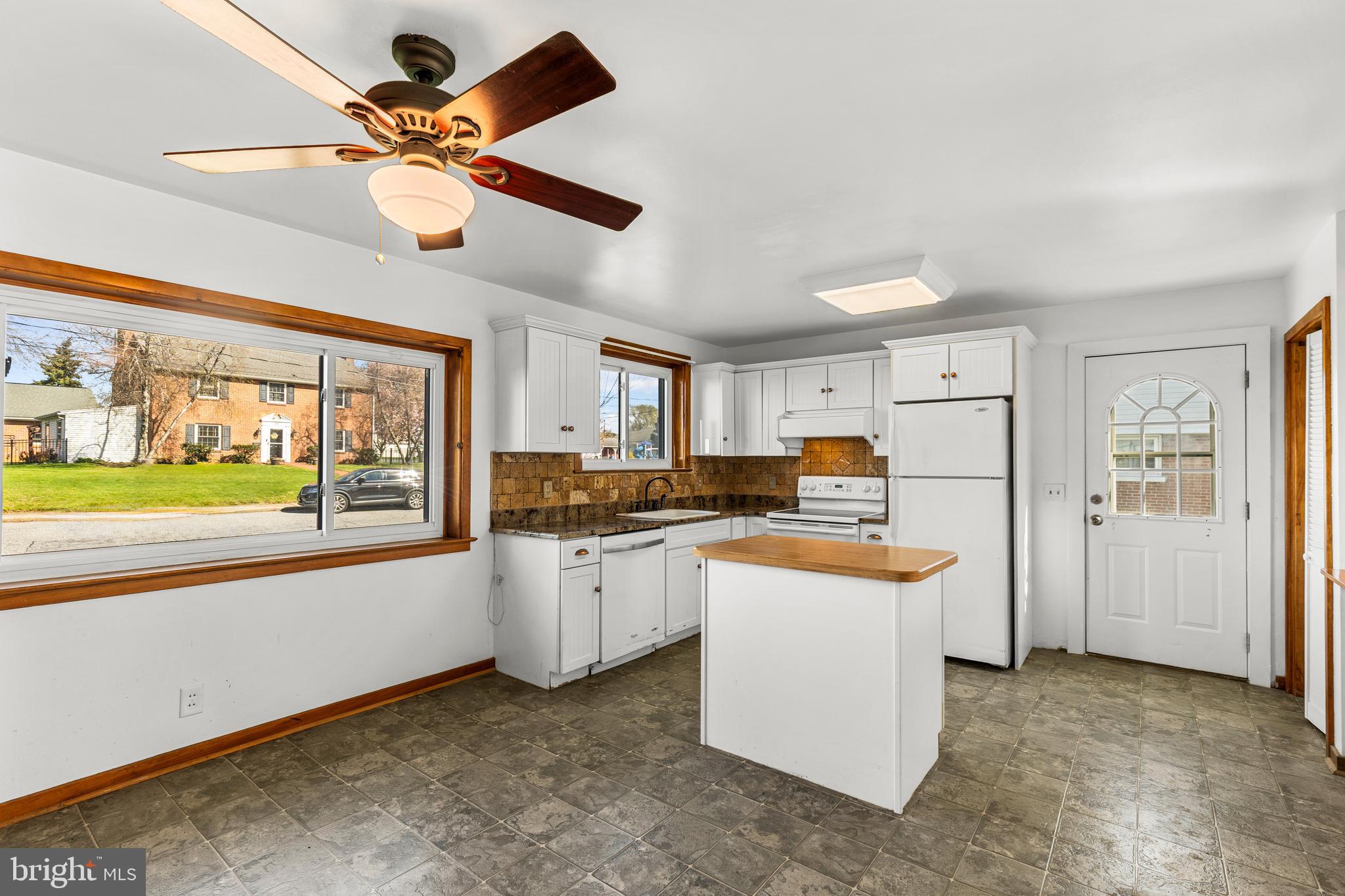 NEW HOLLAND - Residential