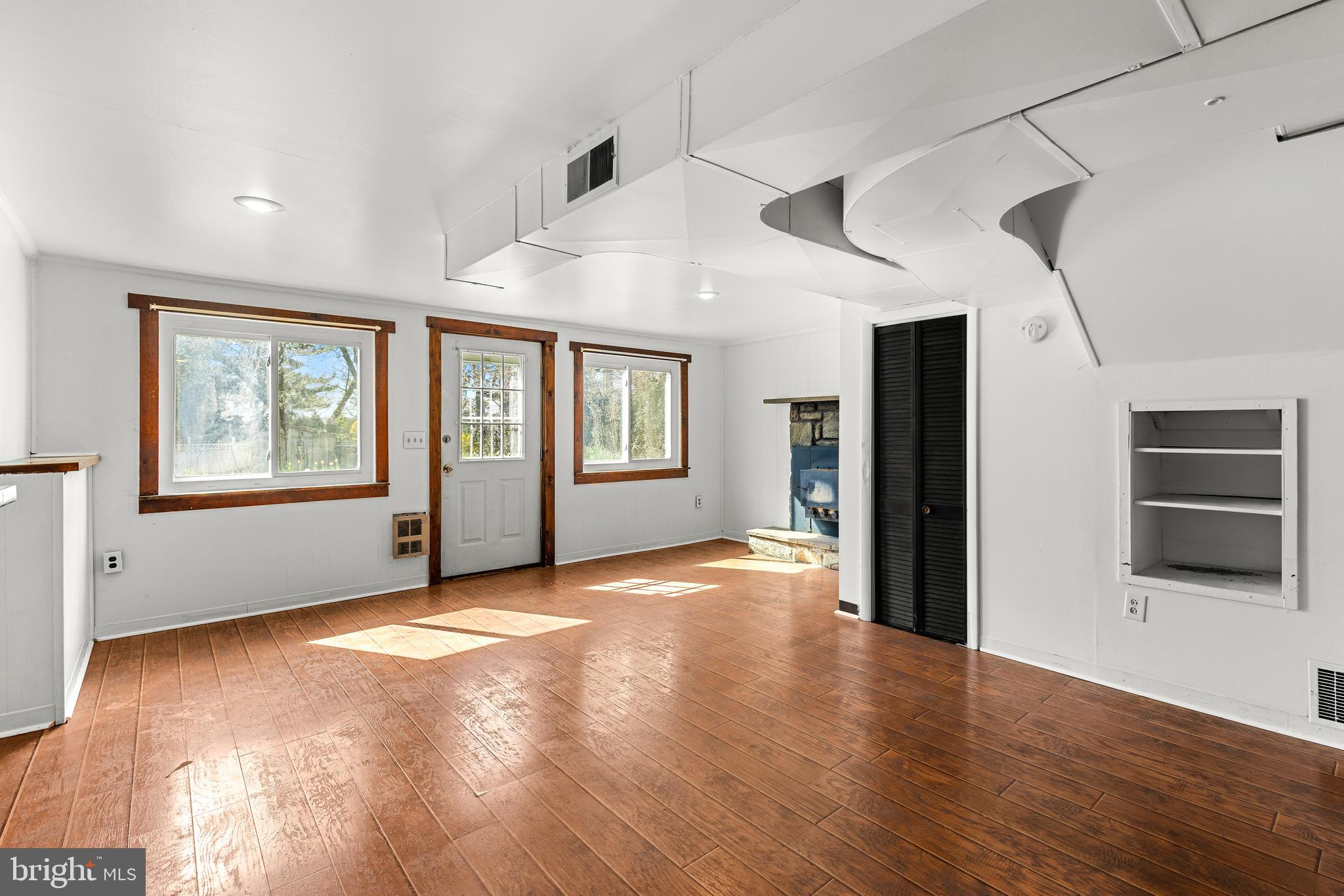 NEW HOLLAND - Residential