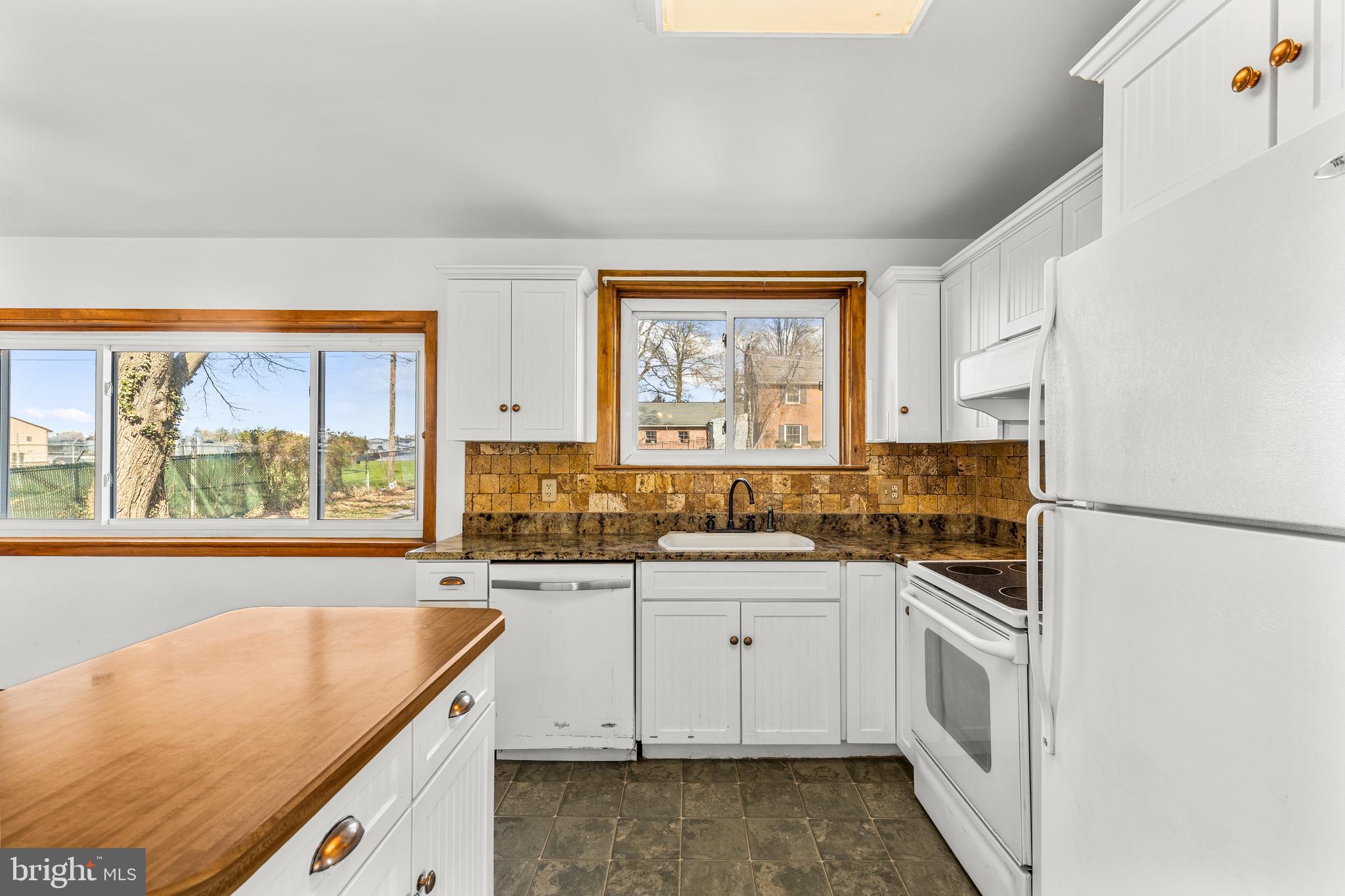 NEW HOLLAND - Residential