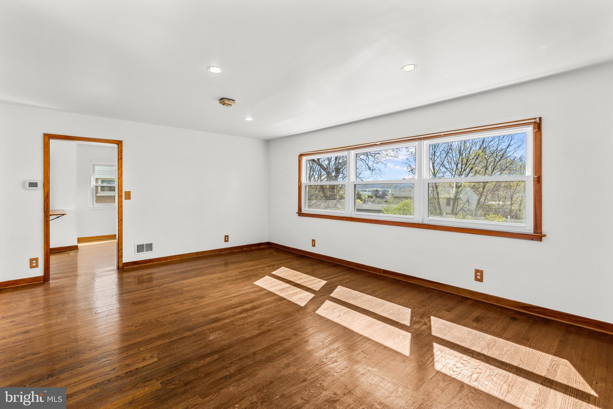 NEW HOLLAND - Residential