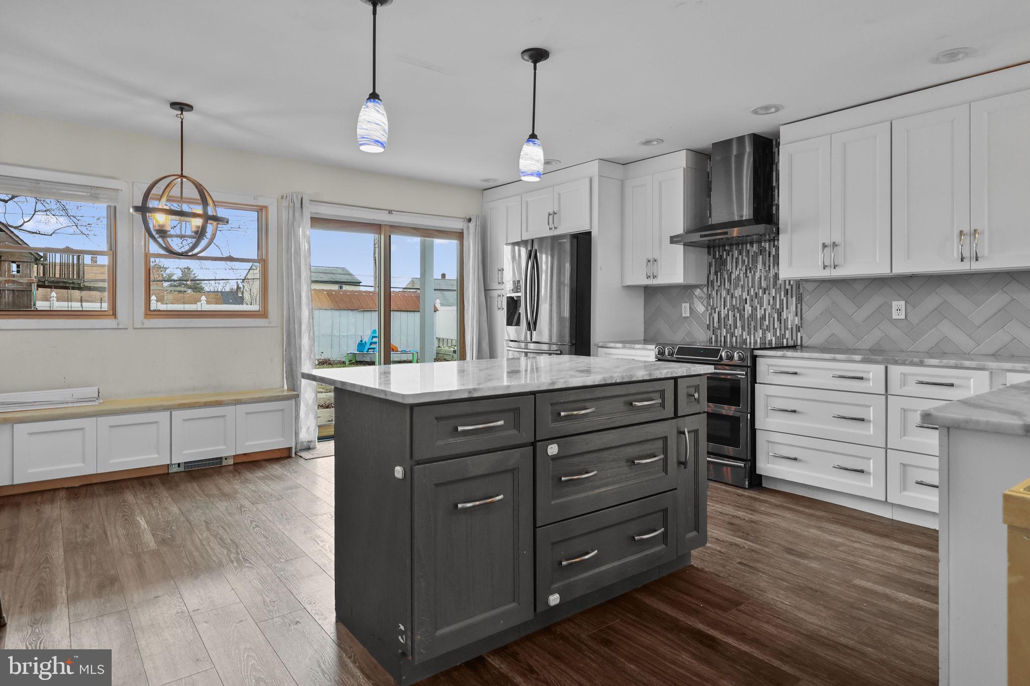 INDIAN CREEK - Residential