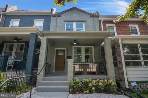 1709 LANG PLACE NE WASHINGTON DC 20002