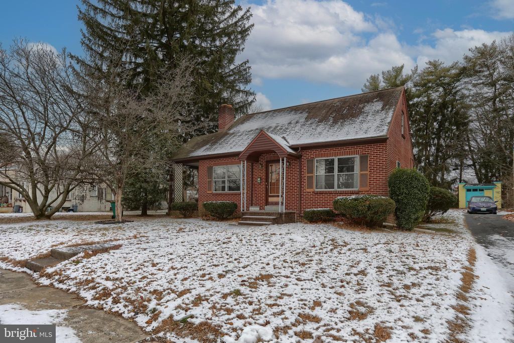 Photo of 54 Oak Avenue, CAMP HILL, PA 17011 (MLS # PACB2049004)