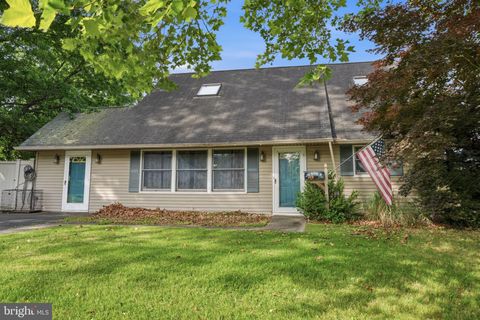 Homes For Sale - 2 Quay Road<br/> LEVITTOWN, PA 19057