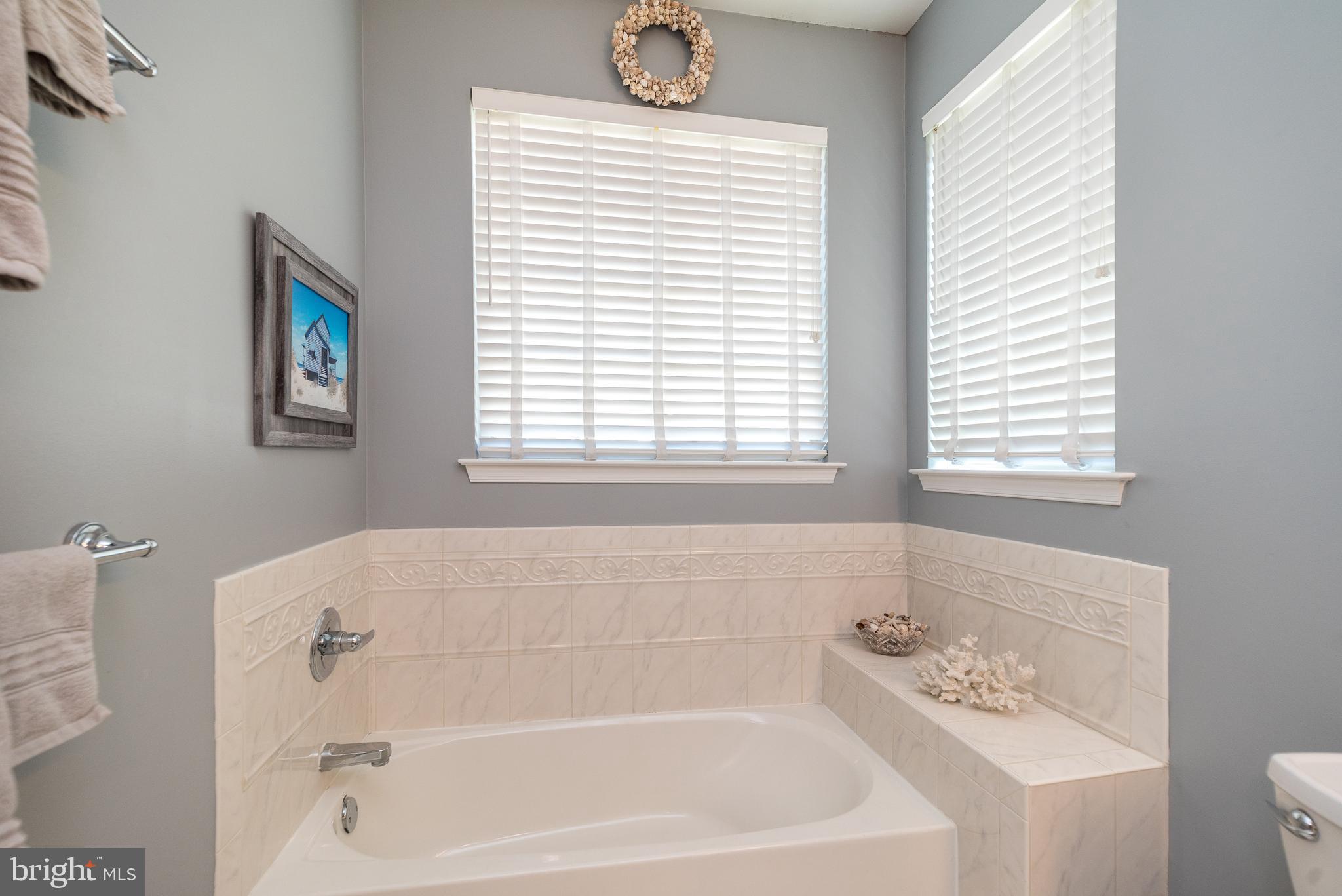 HERITAGE CR ESTS - Residential