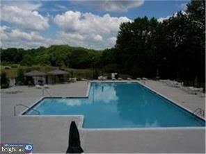 HERITAGE CR ESTS - Residential