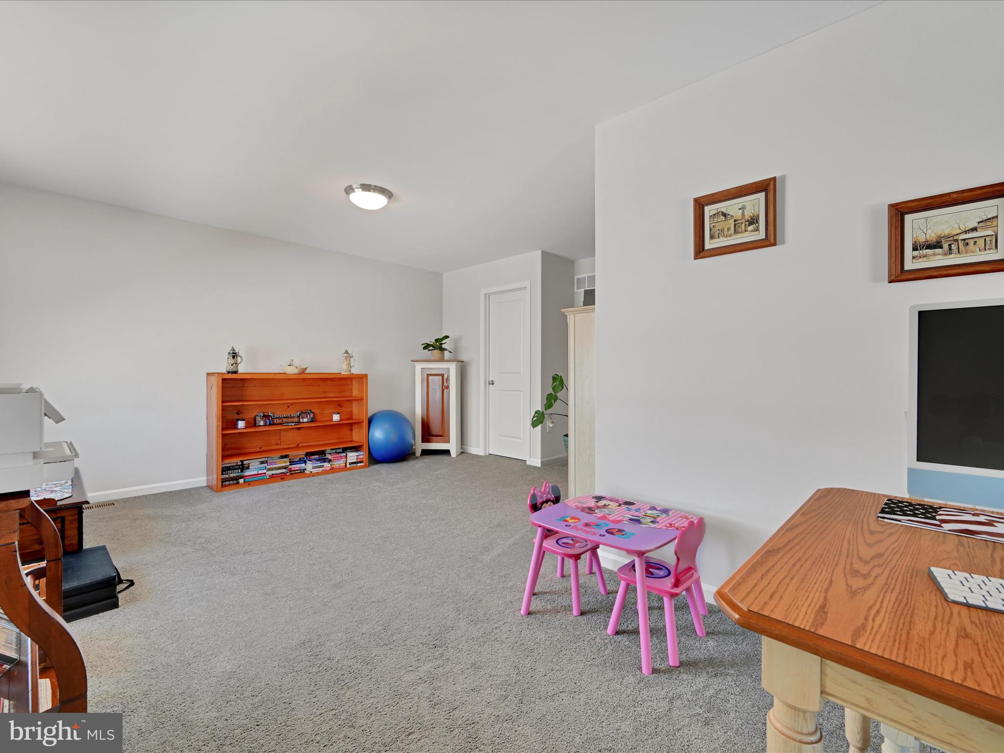 MCINTOSH FARMS - Residential