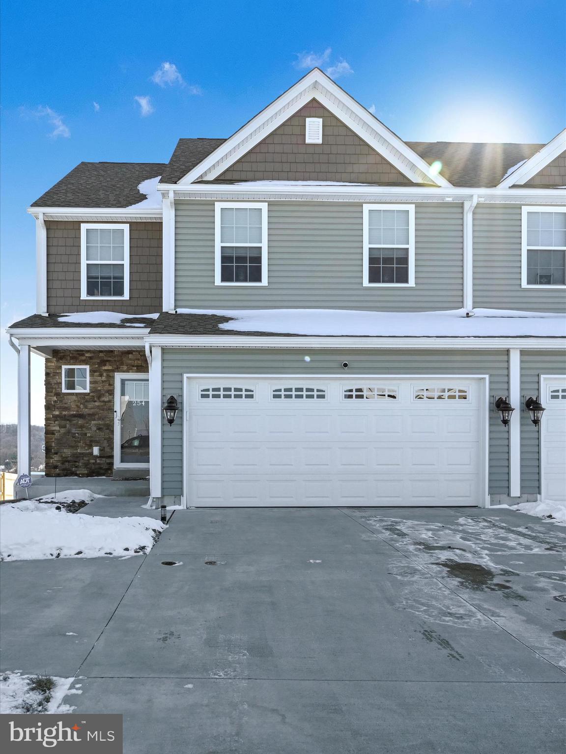 MCINTOSH FARMS - Residential