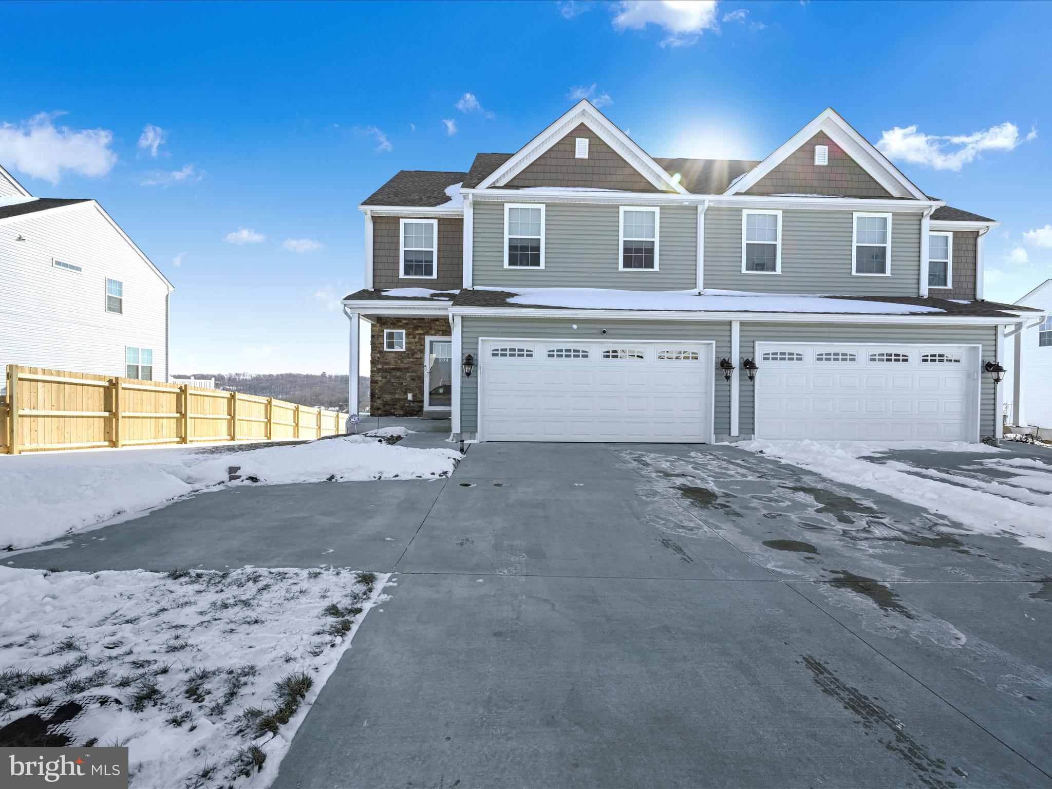 MCINTOSH FARMS - Residential