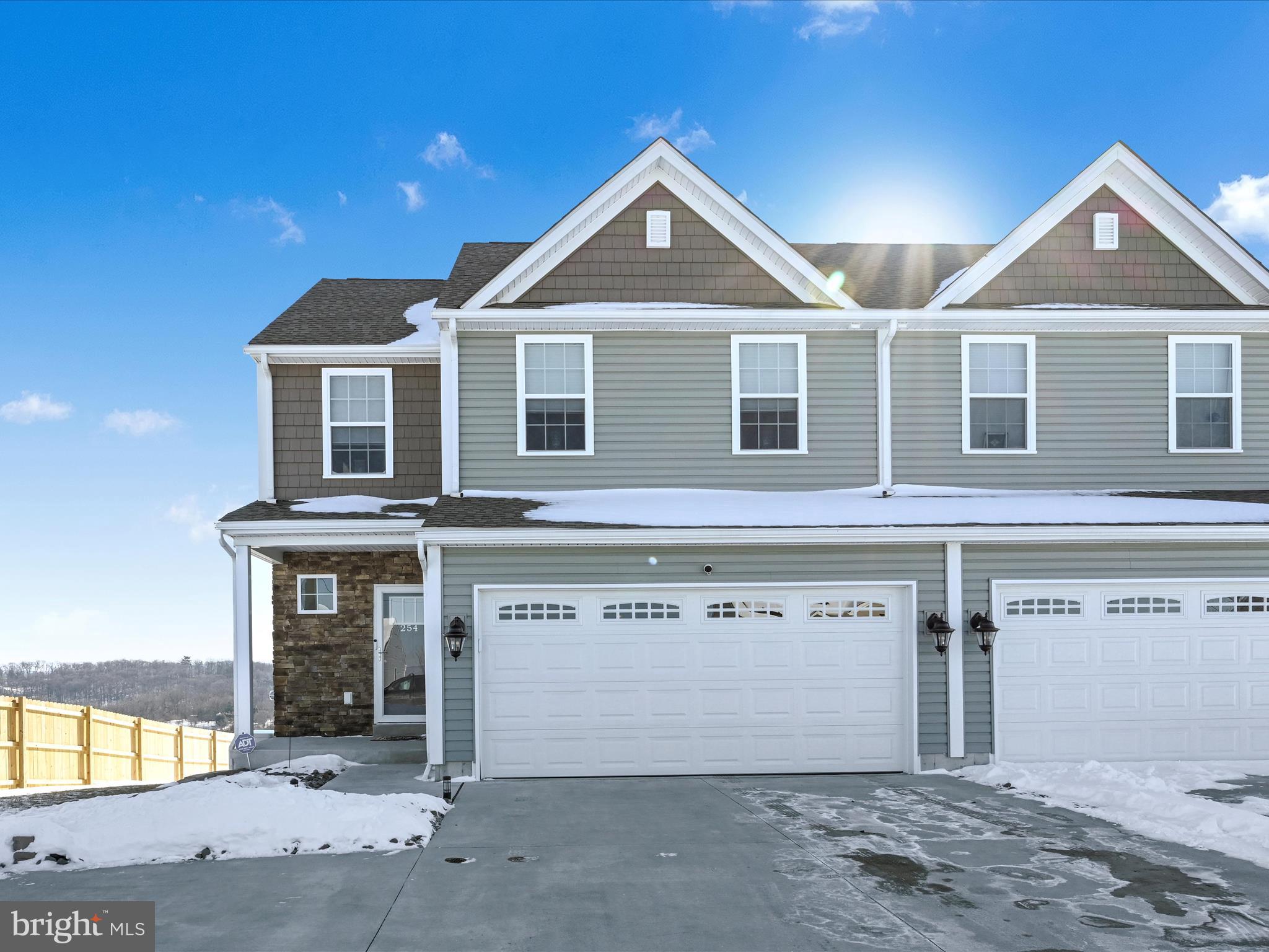 MCINTOSH FARMS - Residential