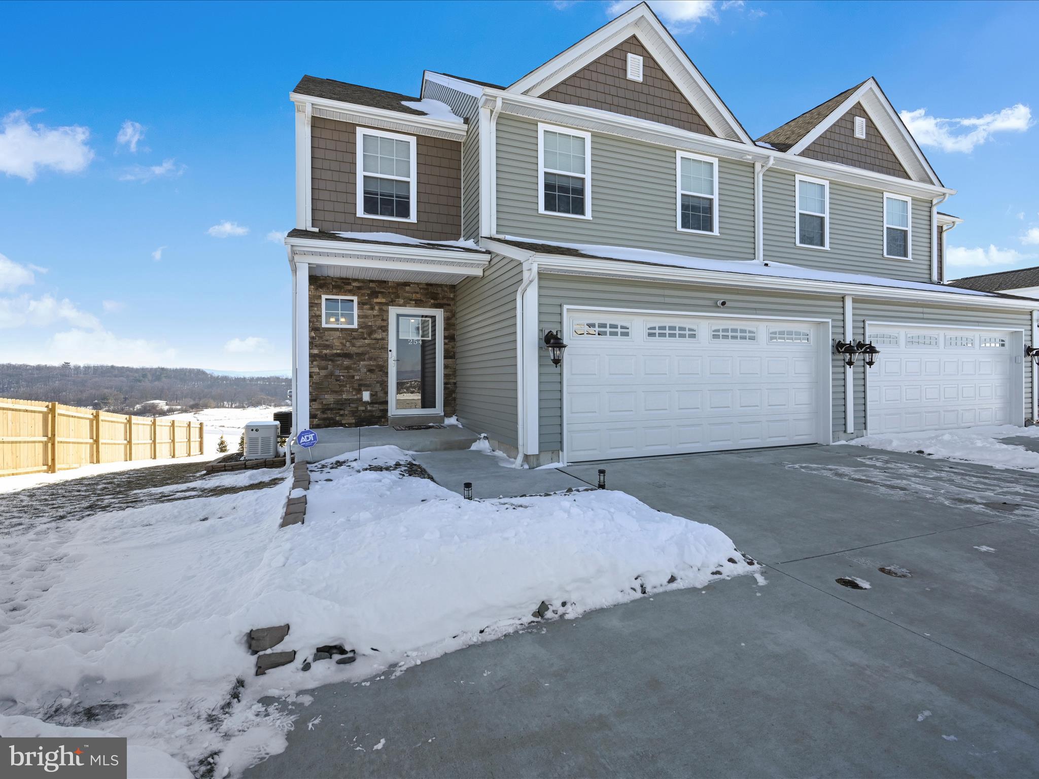 MCINTOSH FARMS - Residential