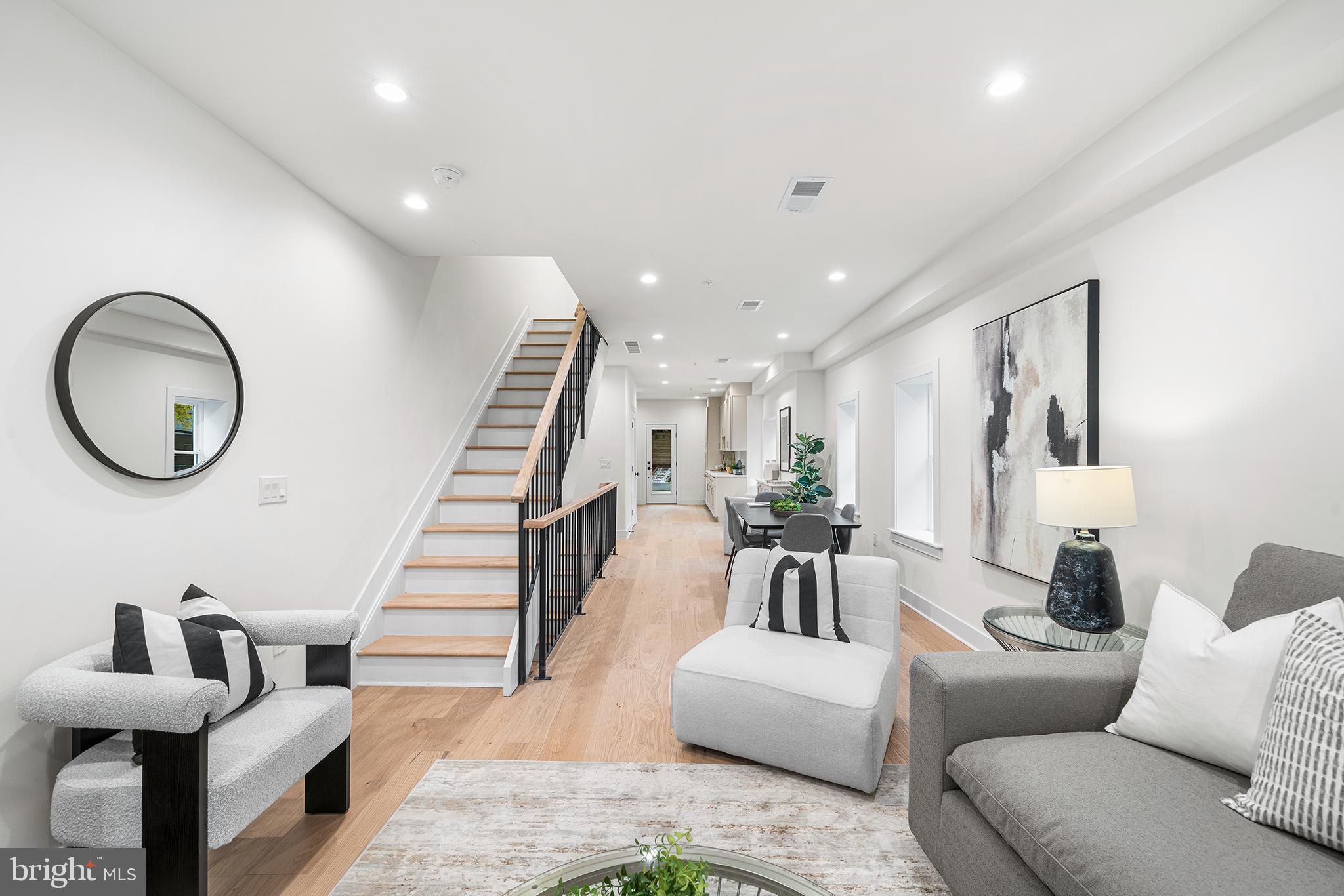 CHESTNUT HILL - Residential