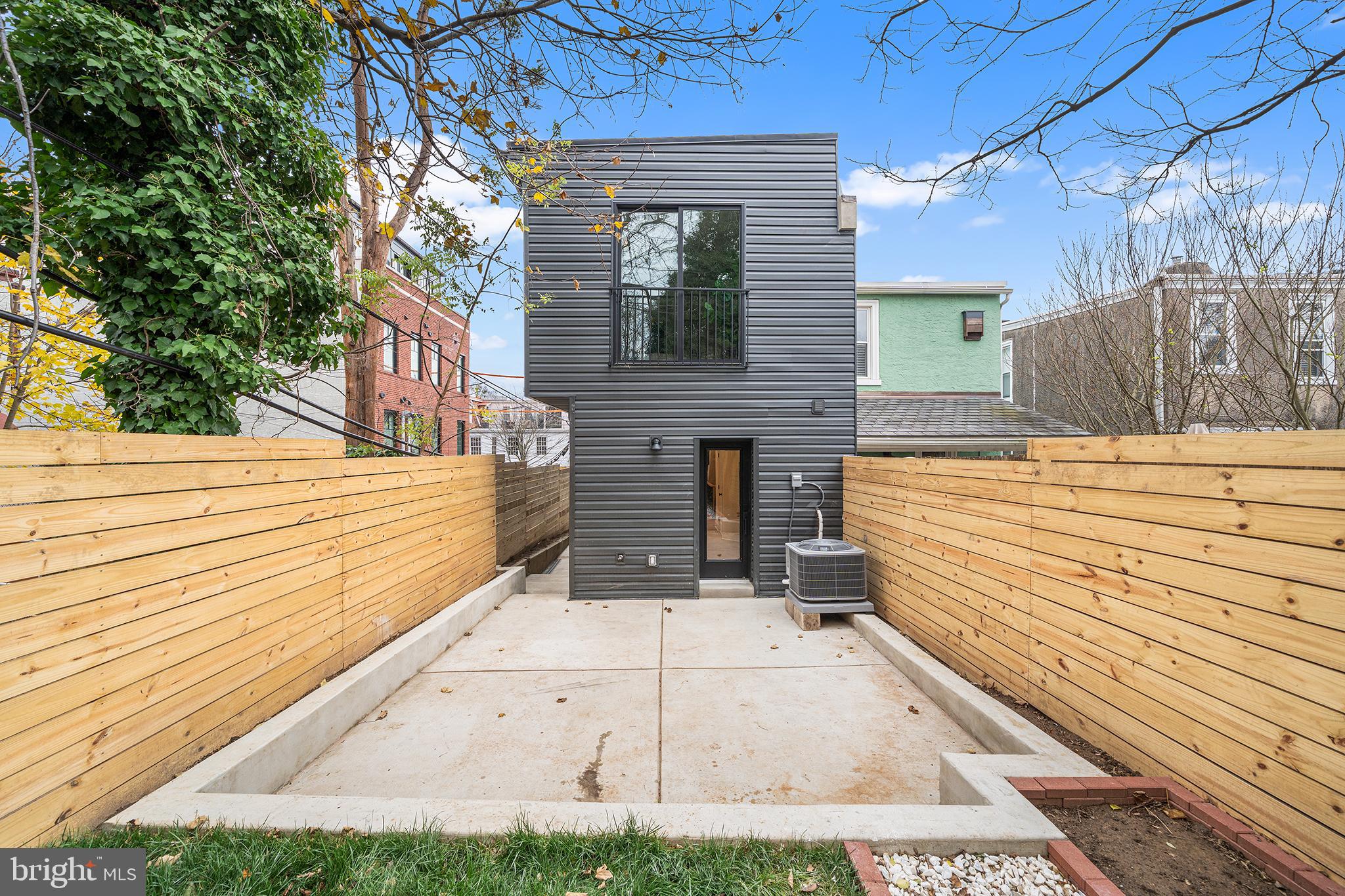 CHESTNUT HILL - Residential