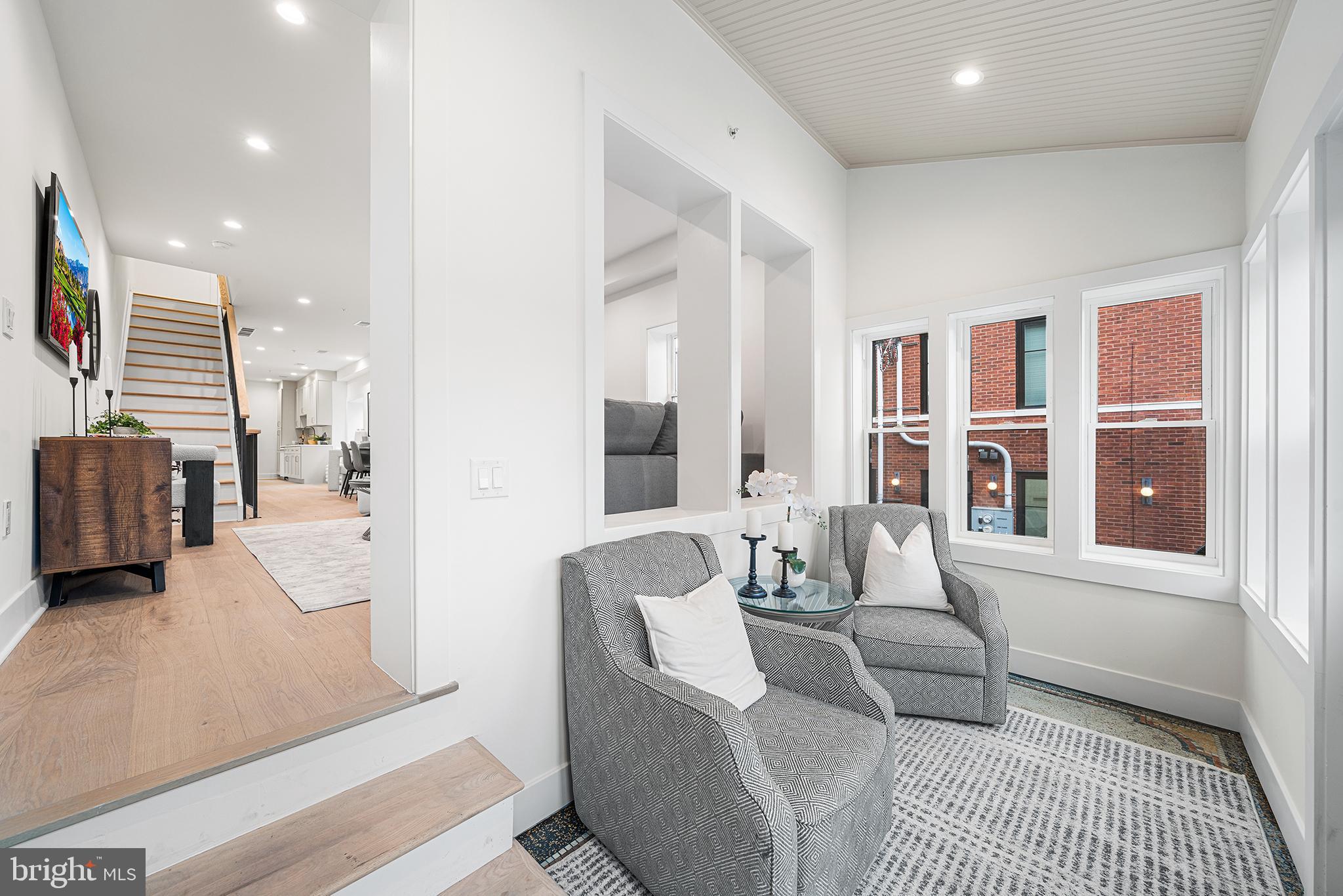 CHESTNUT HILL - Residential