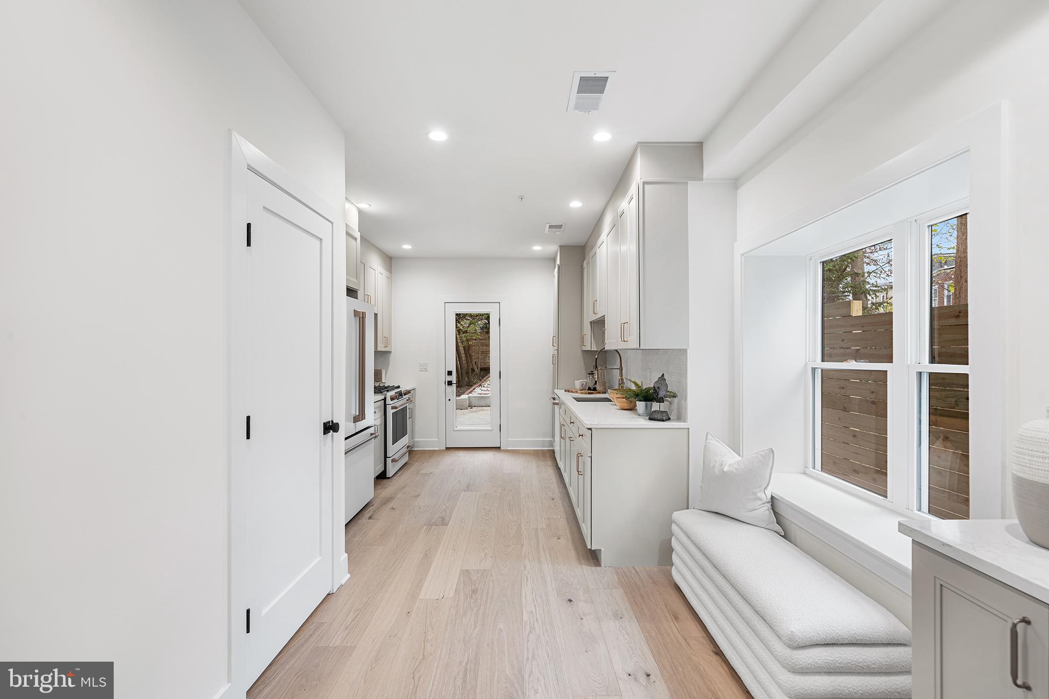 CHESTNUT HILL - Residential