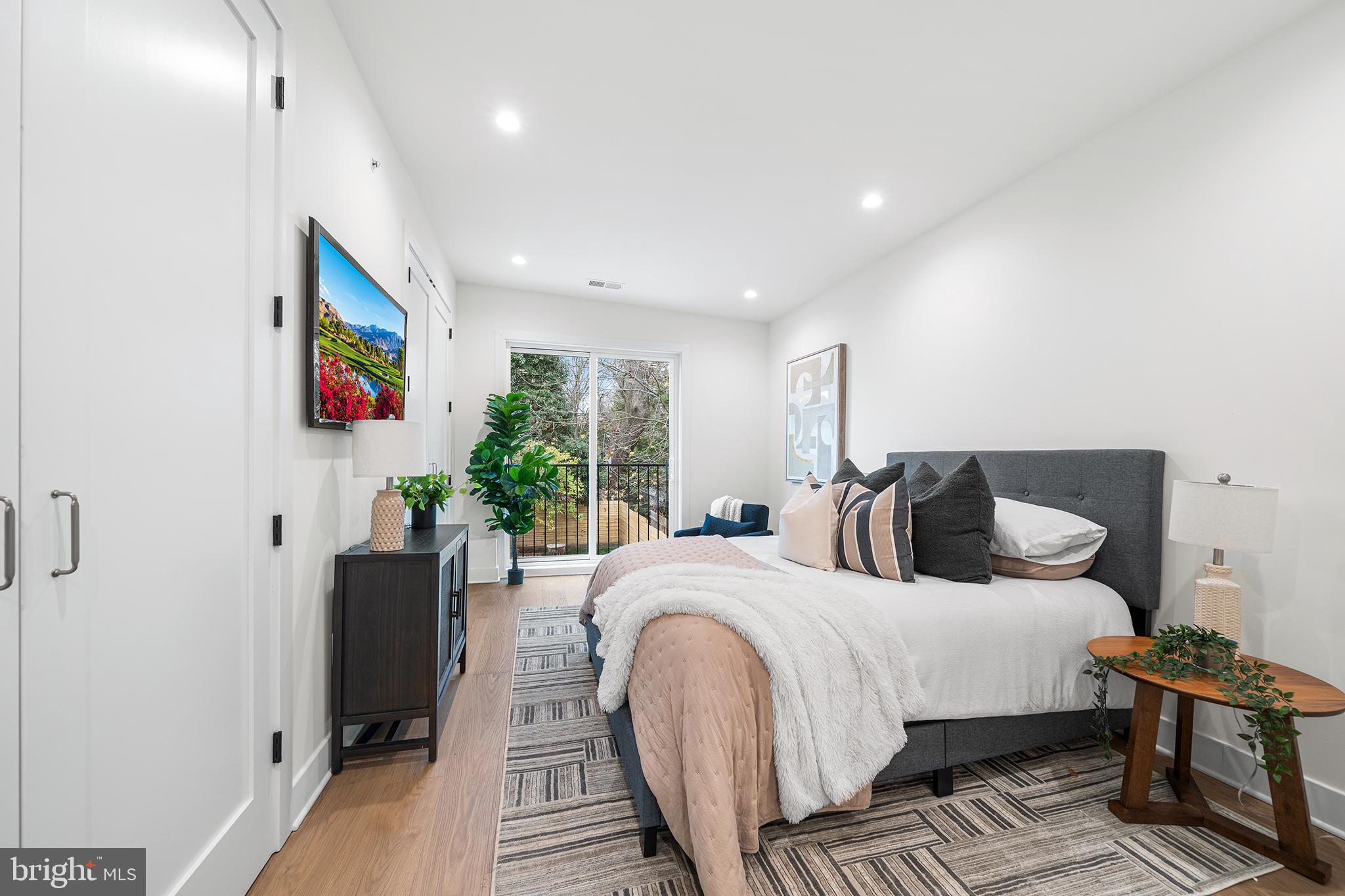 CHESTNUT HILL - Residential