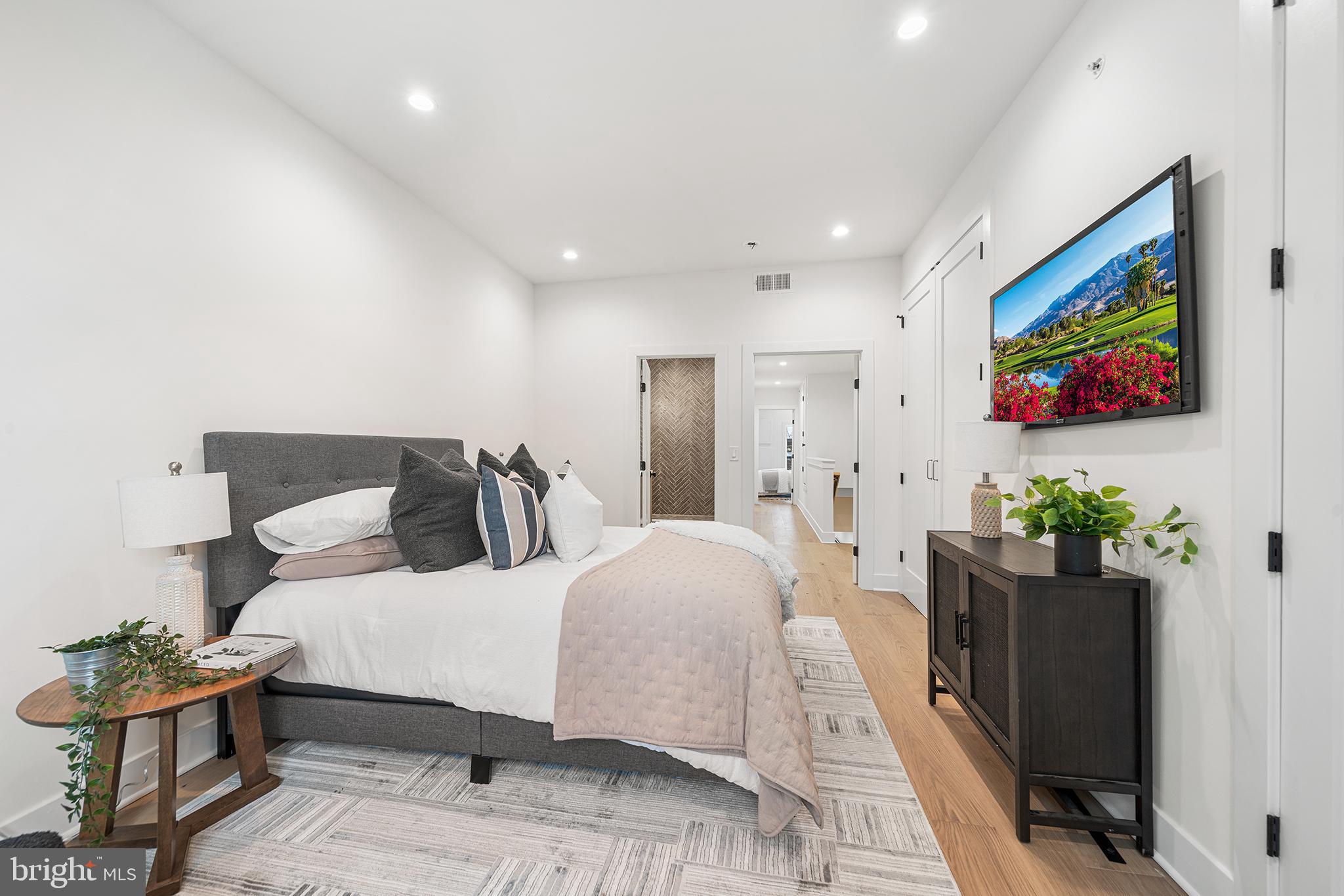 CHESTNUT HILL - Residential