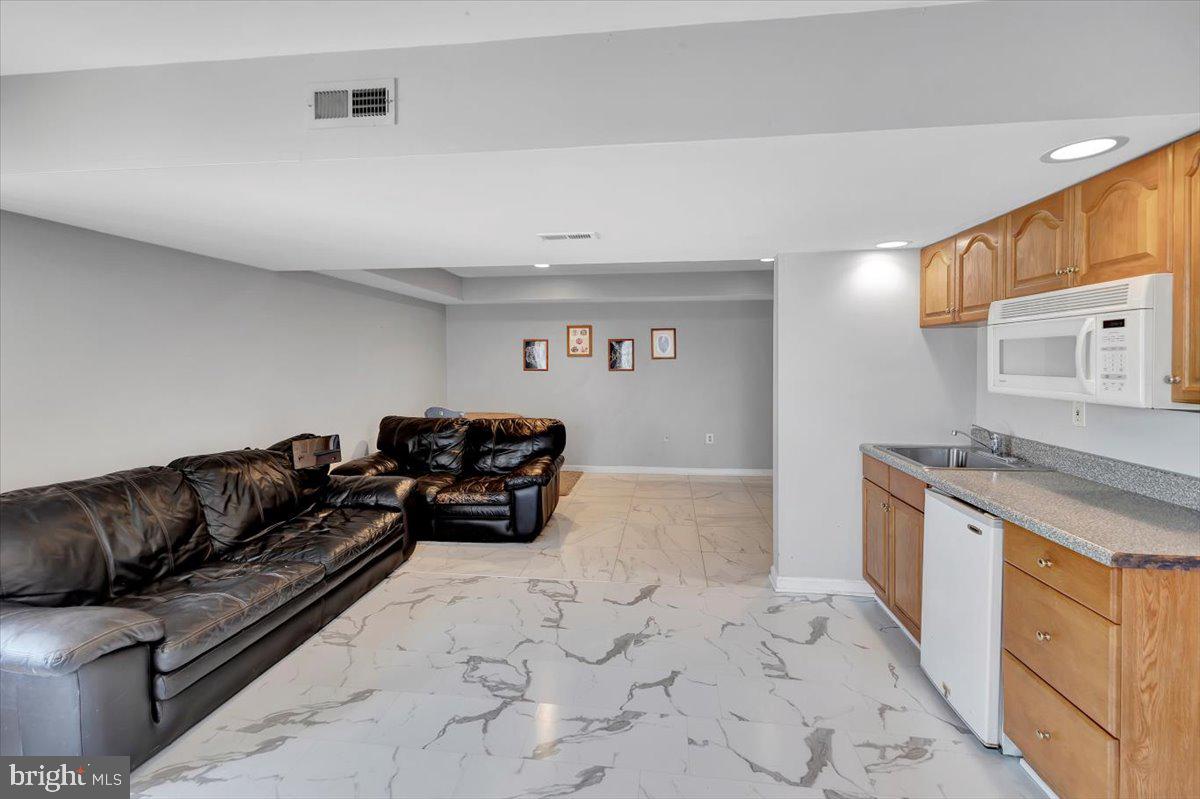 PERRY HALL - Residential